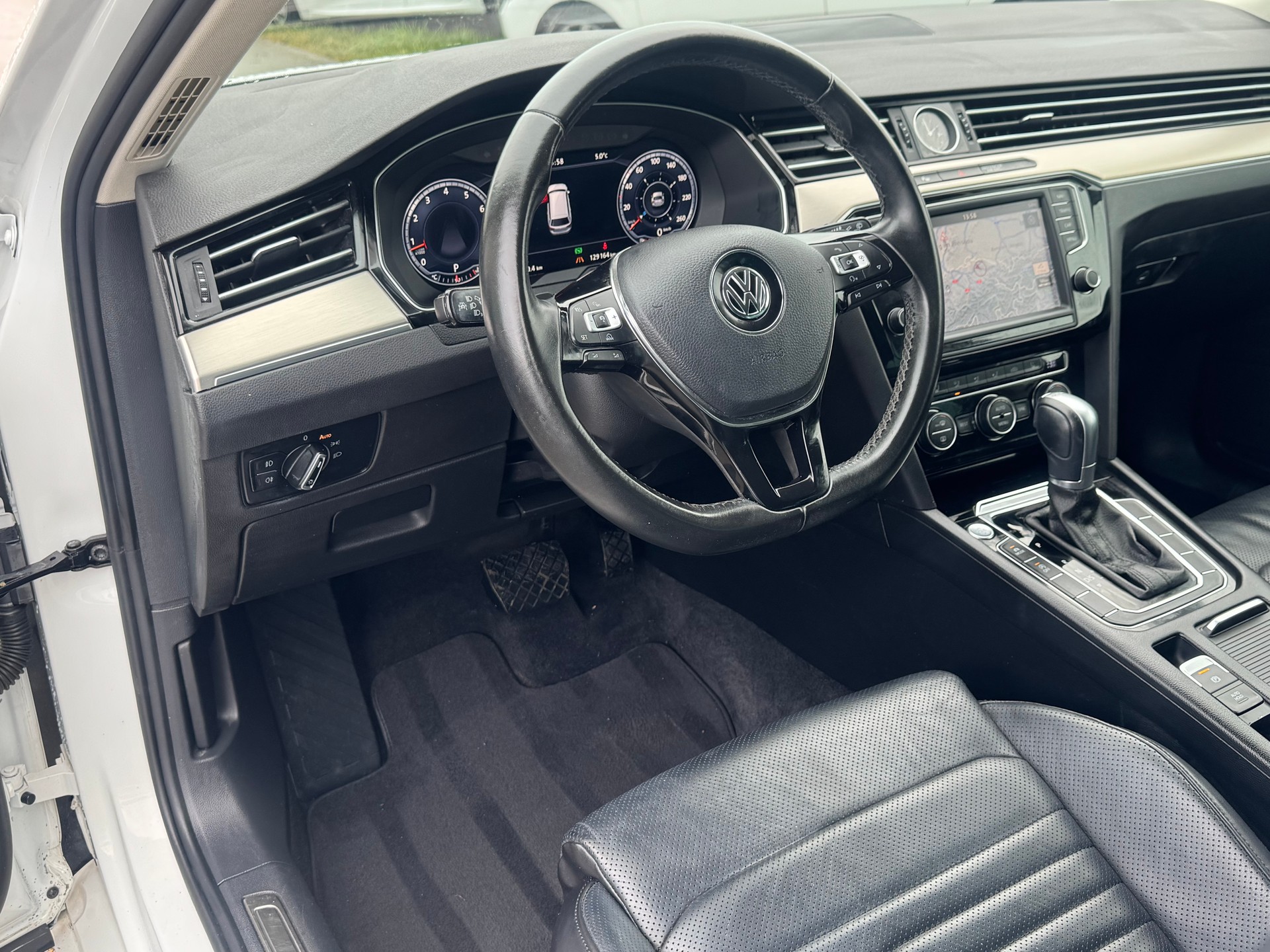 VW Passat Variant 1.4 TSI ACT BMT Highline DSG-image-8