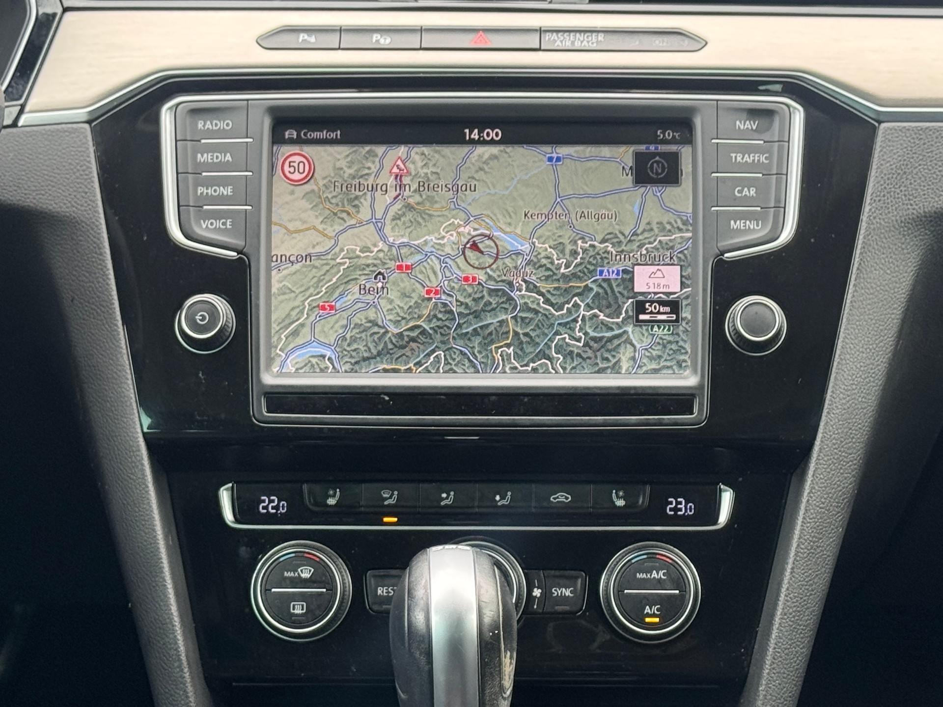 VW Passat Variant 1.4 TSI ACT BMT Highline DSG-image-12