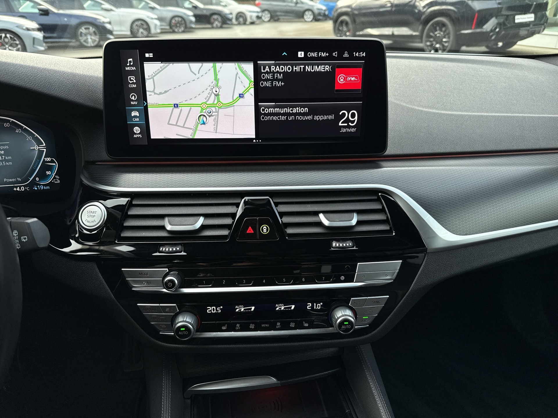 BMW 530e xDrive Touring M Sport Steptronic-image-11