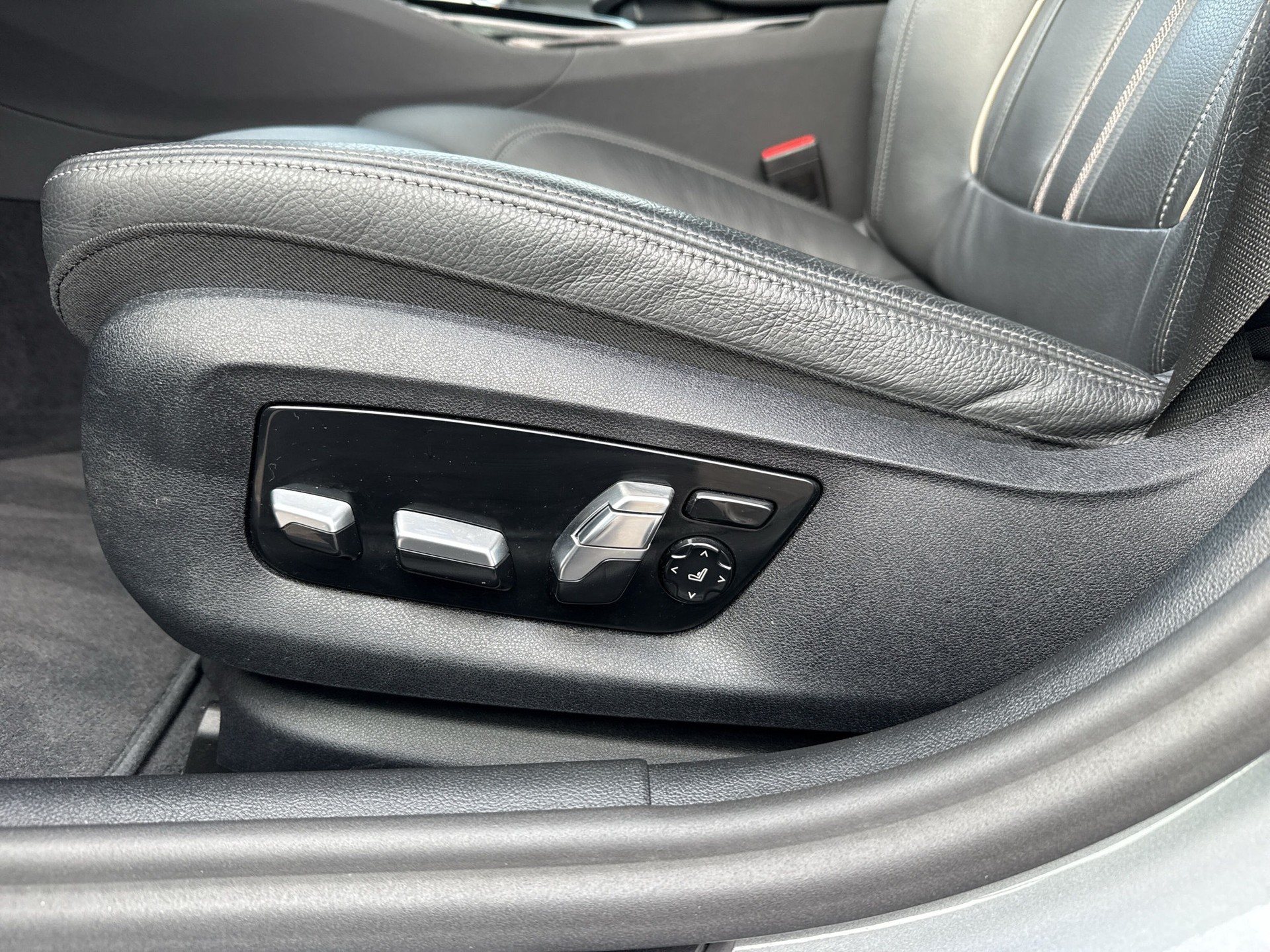 BMW 530e xDrive Touring M Sport Steptronic-image-19