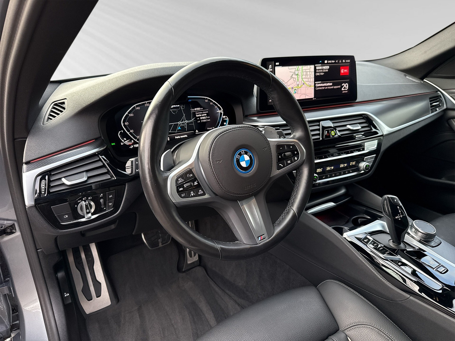 BMW 530e xDrive Touring M Sport Steptronic-image-4