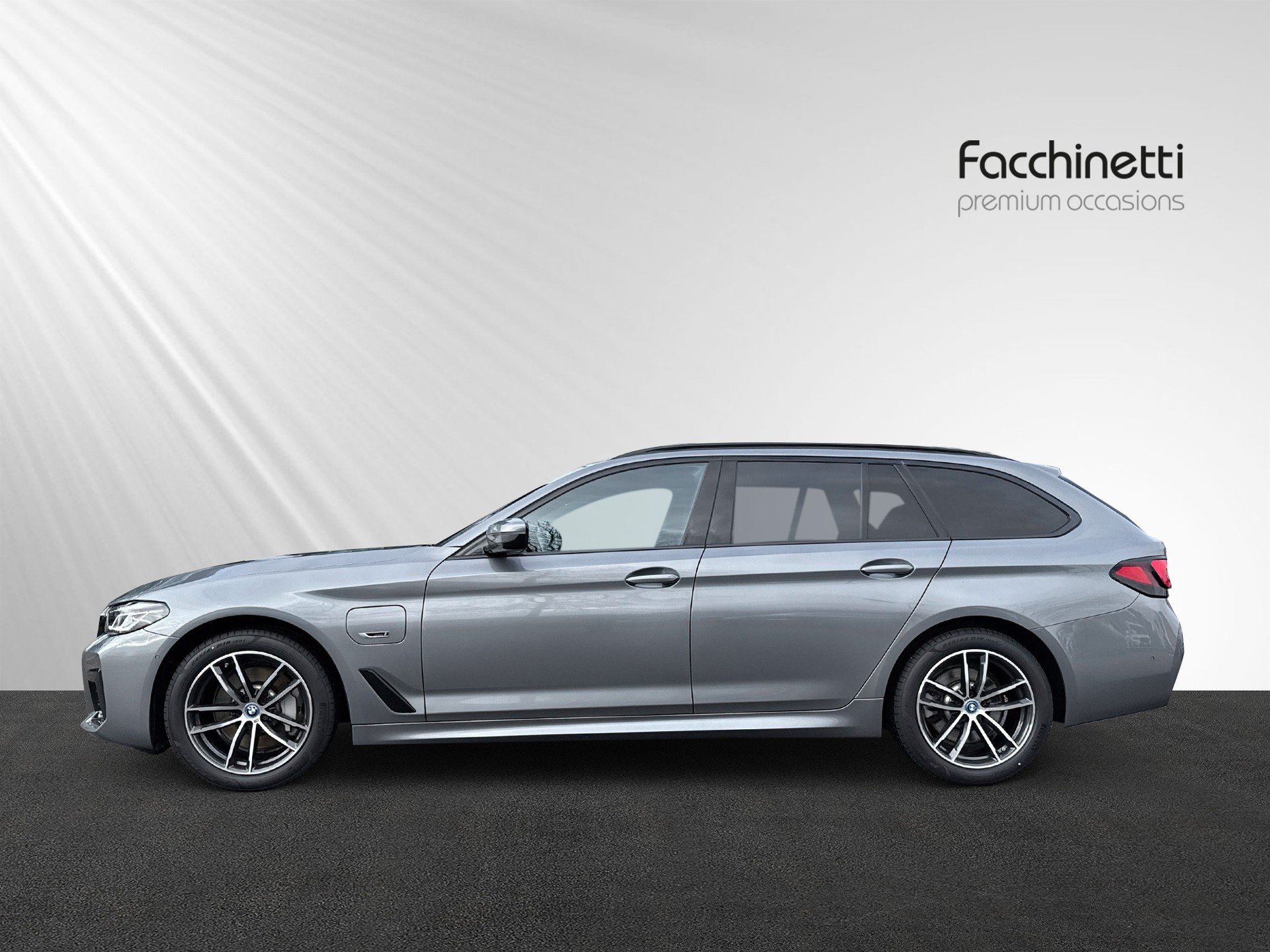 BMW 530e xDrive Touring M Sport Steptronic-showroom-element-2