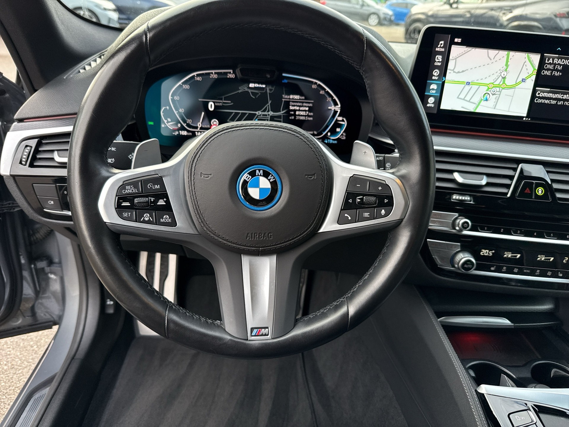 BMW 530e xDrive Touring M Sport Steptronic-image-12