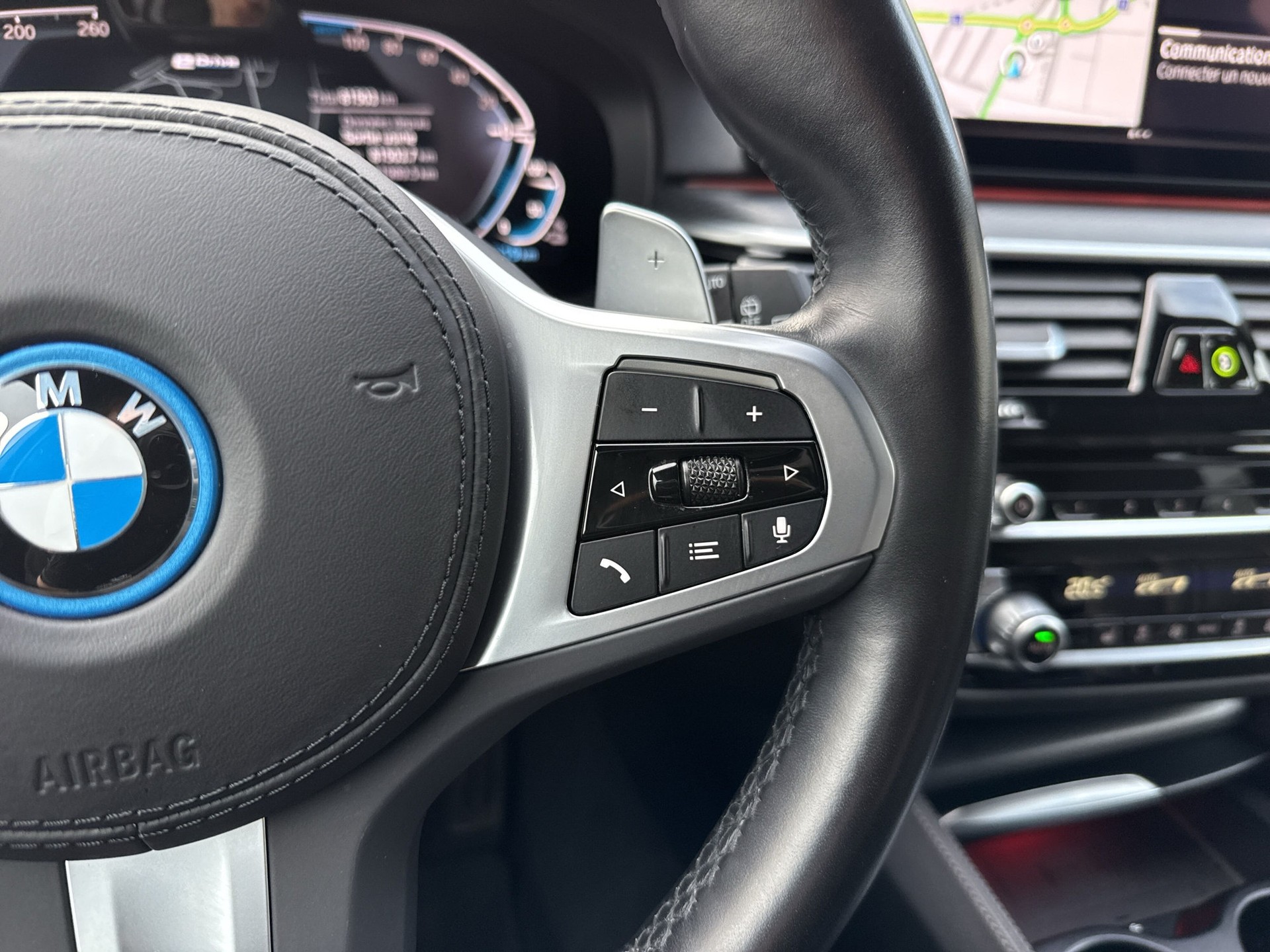 BMW 530e xDrive Touring M Sport Steptronic-image-16