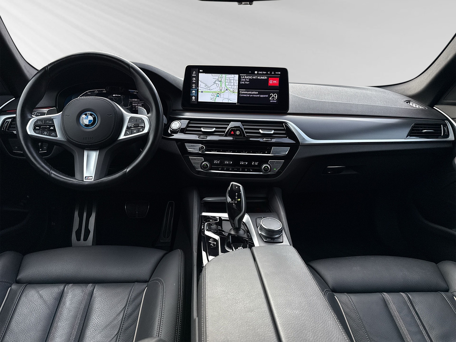 BMW 530e xDrive Touring M Sport Steptronic-image-6