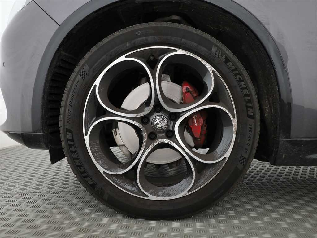 ALFA ROMEO Stelvio 2.0 Veloce Q4 AT8-image-3