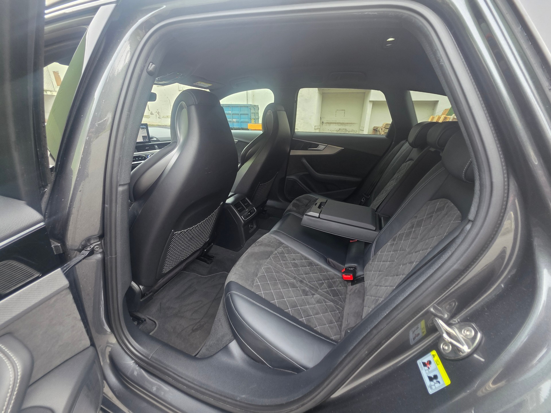 AUDI A4 Avant 45 TFSI S line S-tronic quattro-image-25