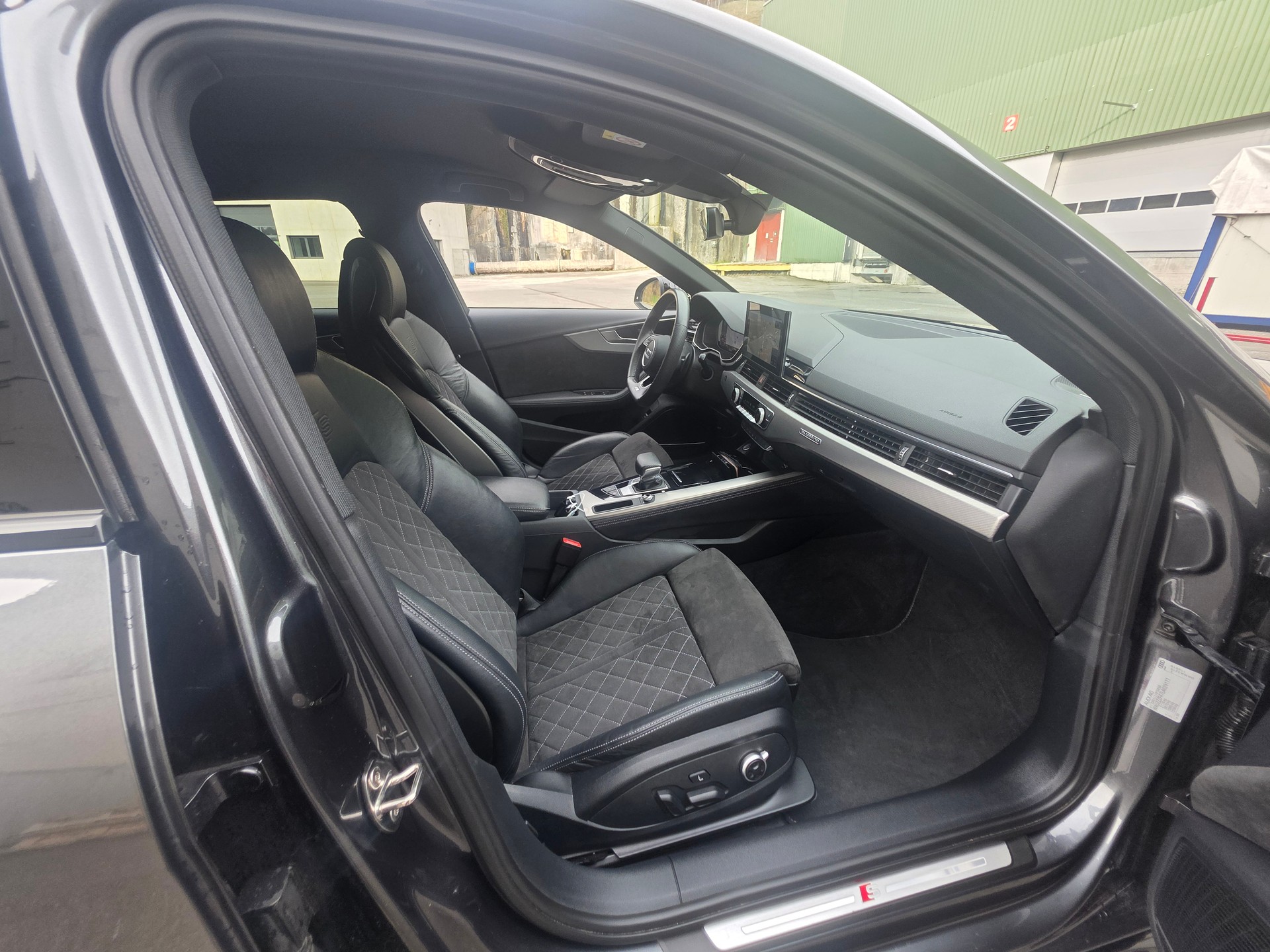 AUDI A4 Avant 45 TFSI S line S-tronic quattro-image-24