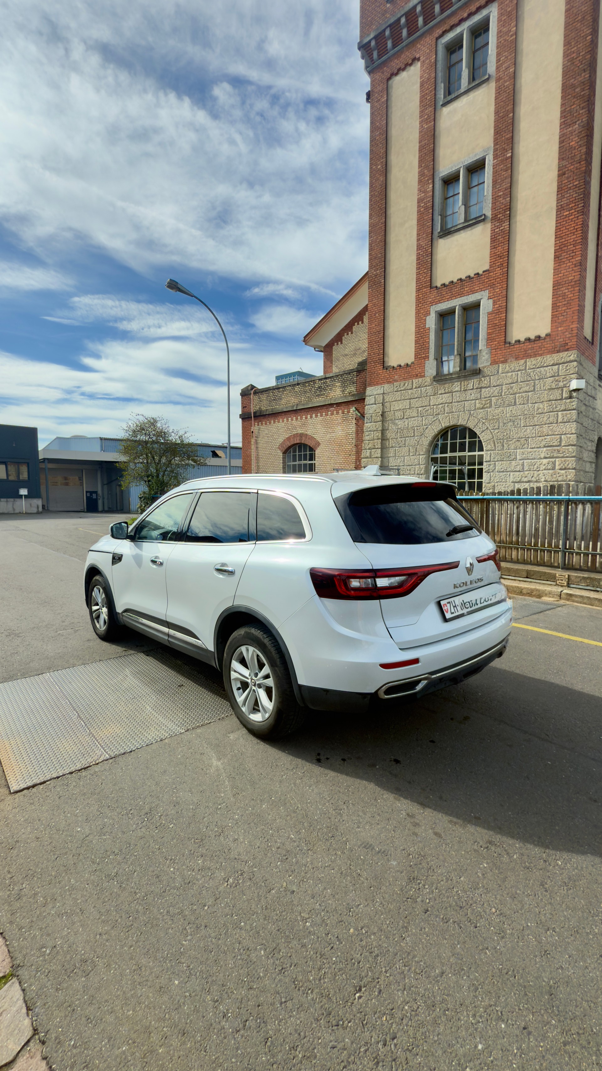 RENAULT Koleos 2.0 dCi Initiale Paris 4x4 Xtronic CVT-image-2