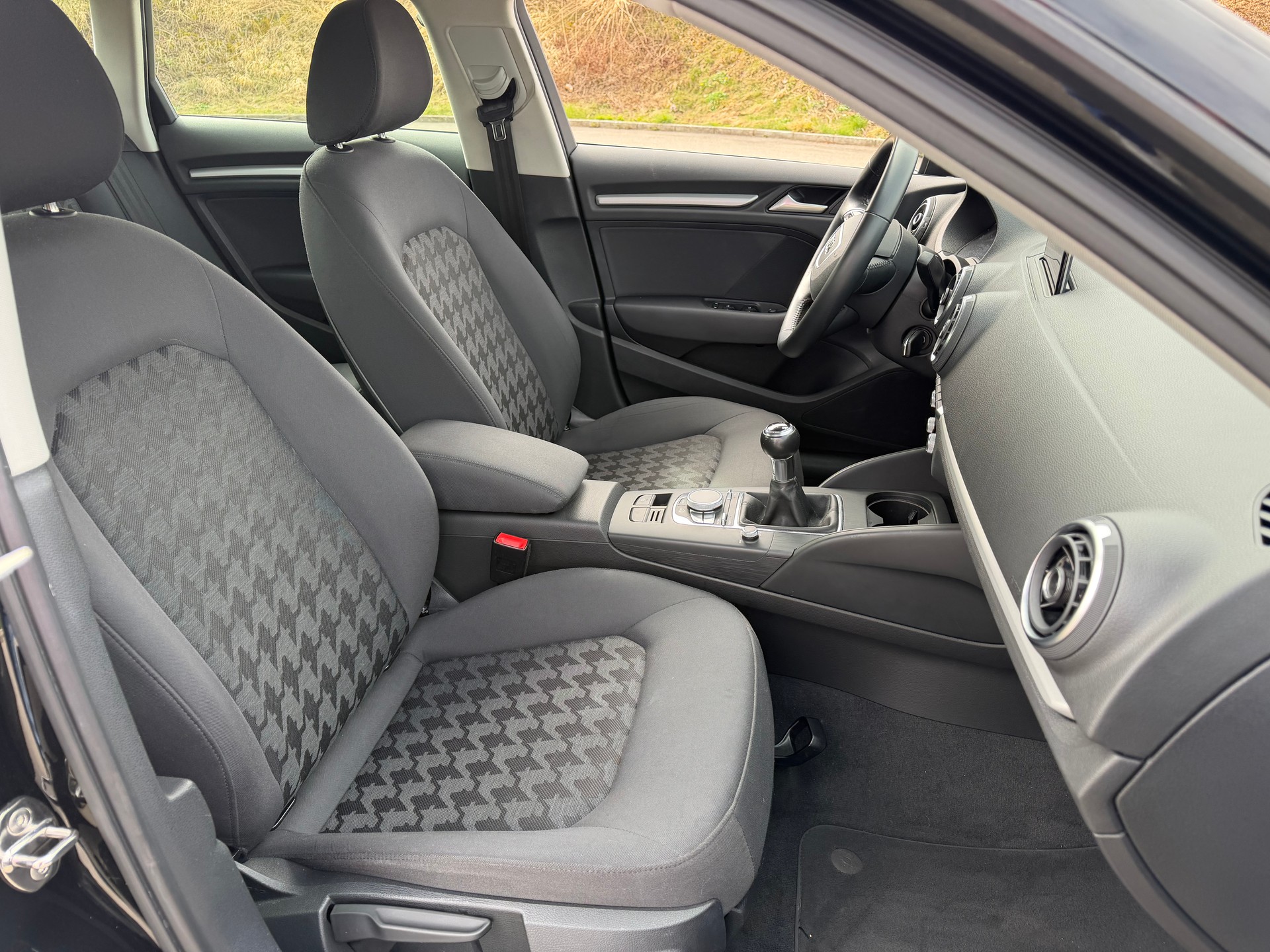 AUDI A3 Sportback 1.4 TFSI Ambition-image-6
