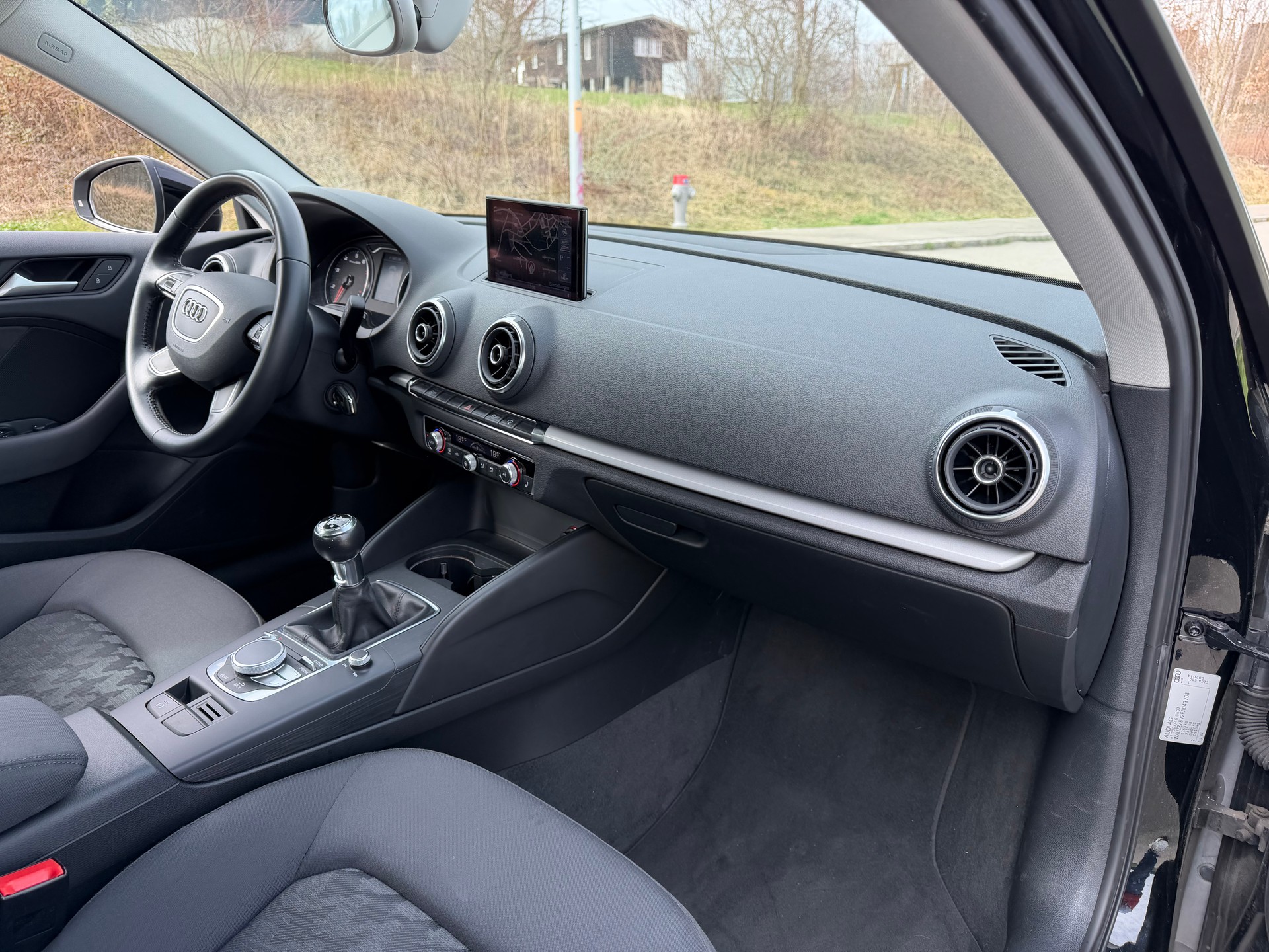 AUDI A3 Sportback 1.4 TFSI Ambition-image-5