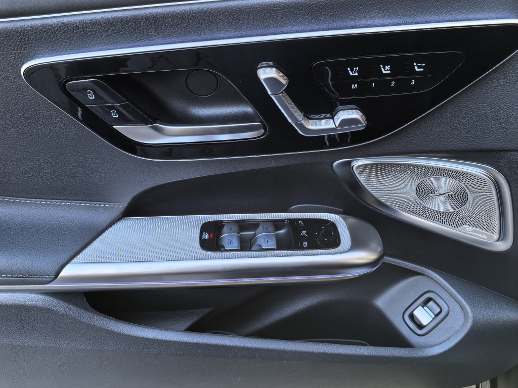MERCEDES-BENZ CLE 300 Cabrio 4Matic 9G-Tronic-image-9