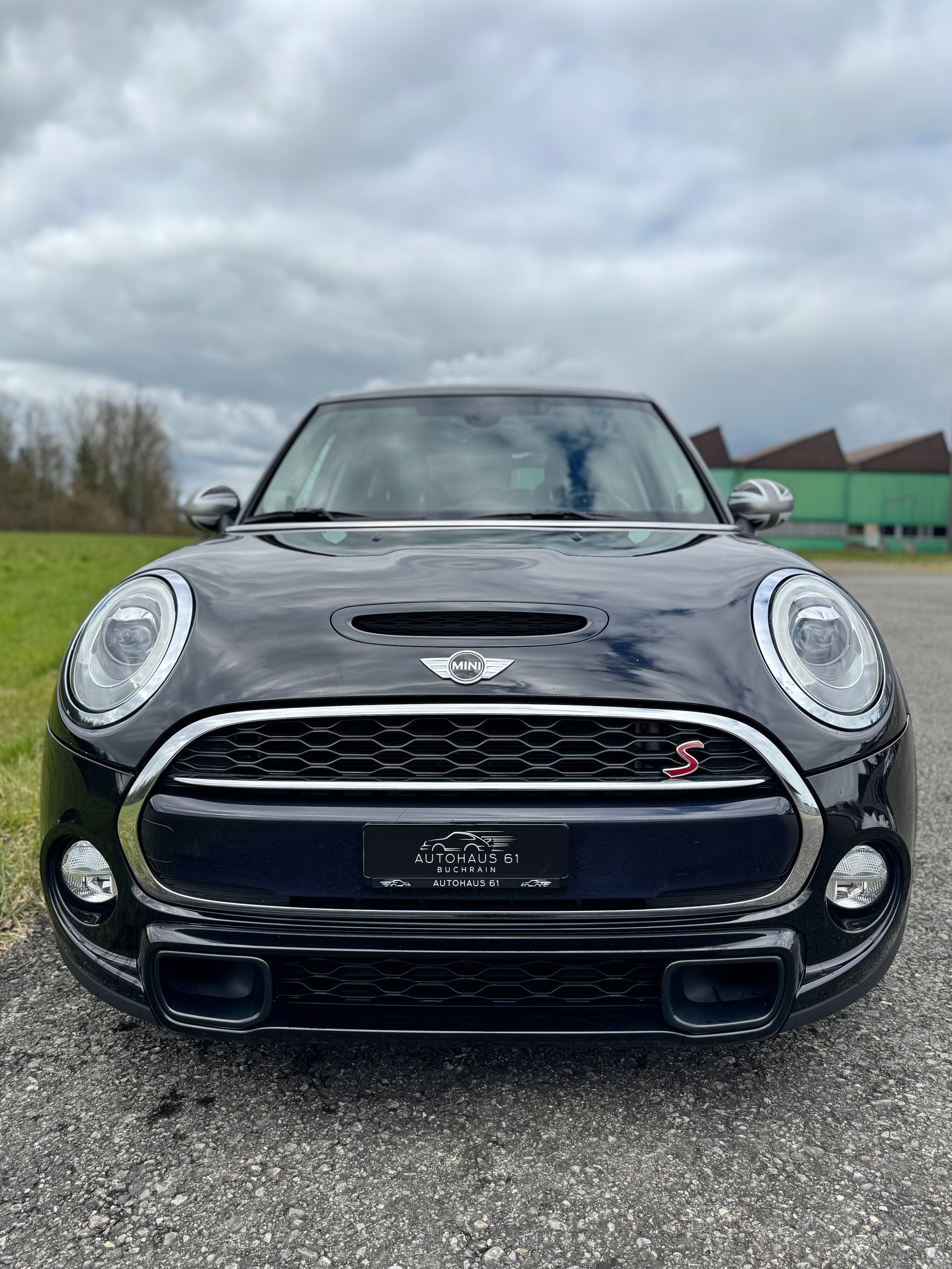 MINI Cooper S Steptronic / ab MFK bei Verkauf-showroom-element-3