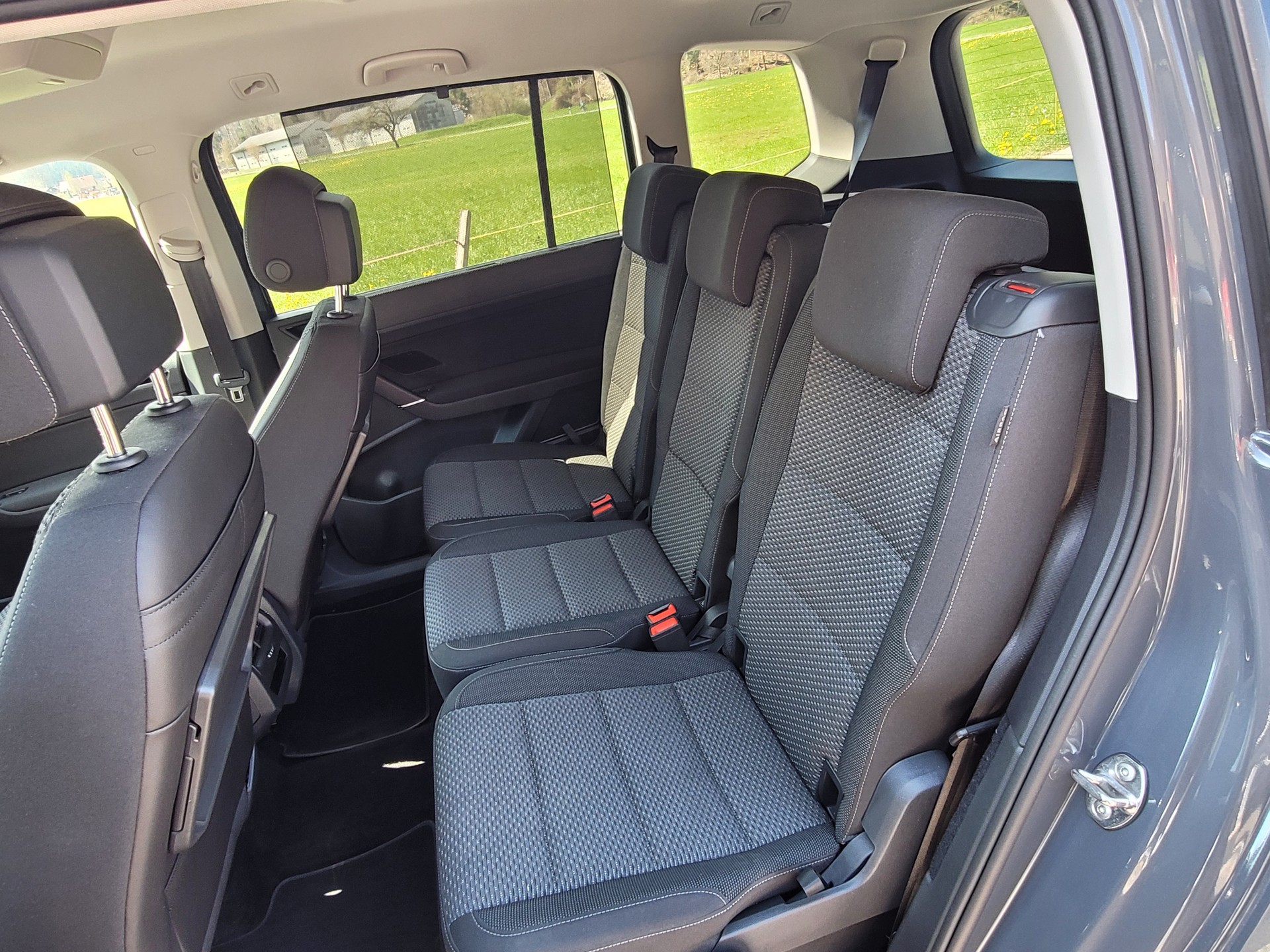VW Touran 1.5 TSI EVO Comfortline DSG *7-Plätzer mit VW Herstellergarantie*-image-15