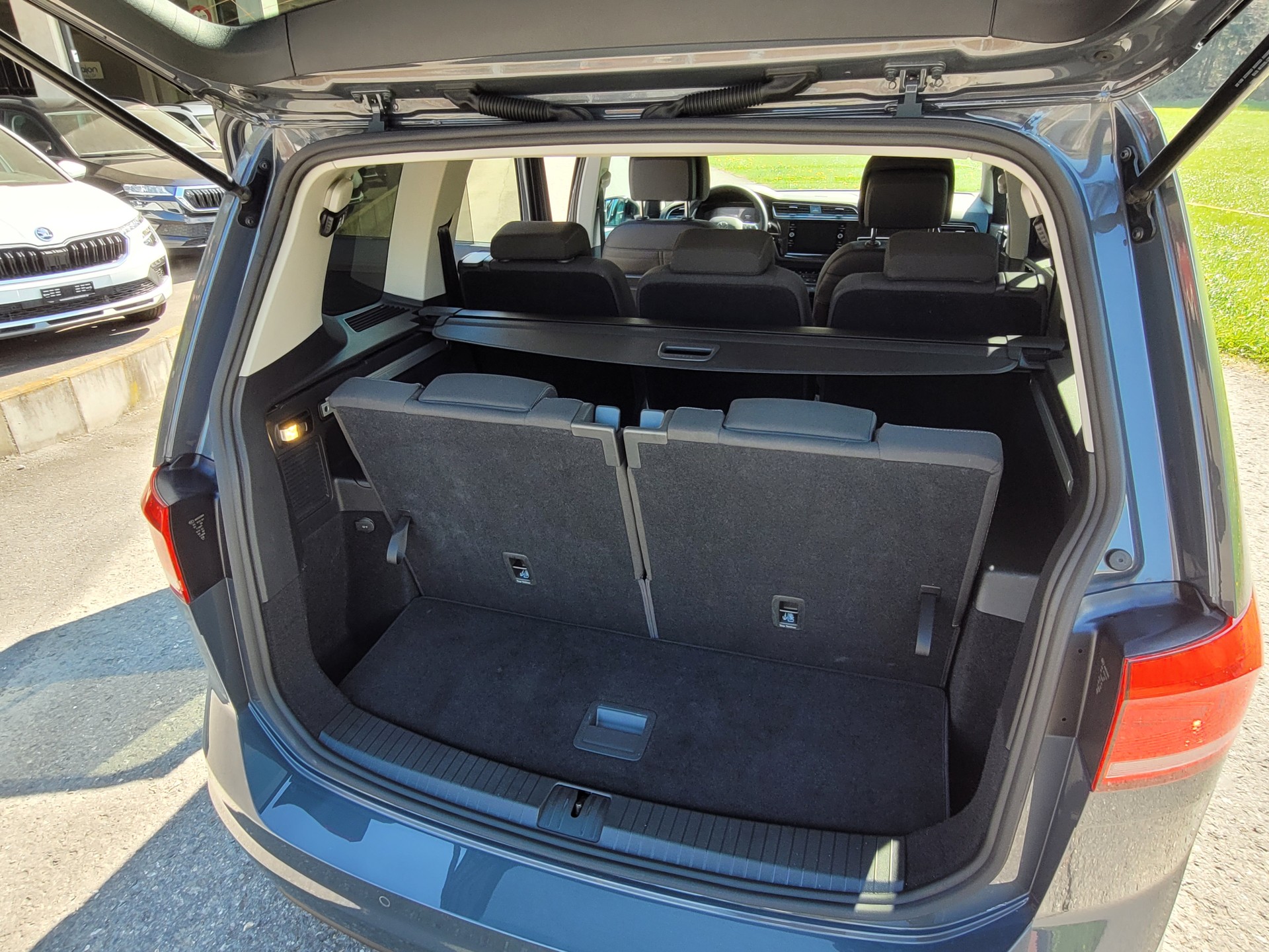 VW Touran 1.5 TSI EVO Comfortline DSG *7-Plätzer mit VW Herstellergarantie*-image-6