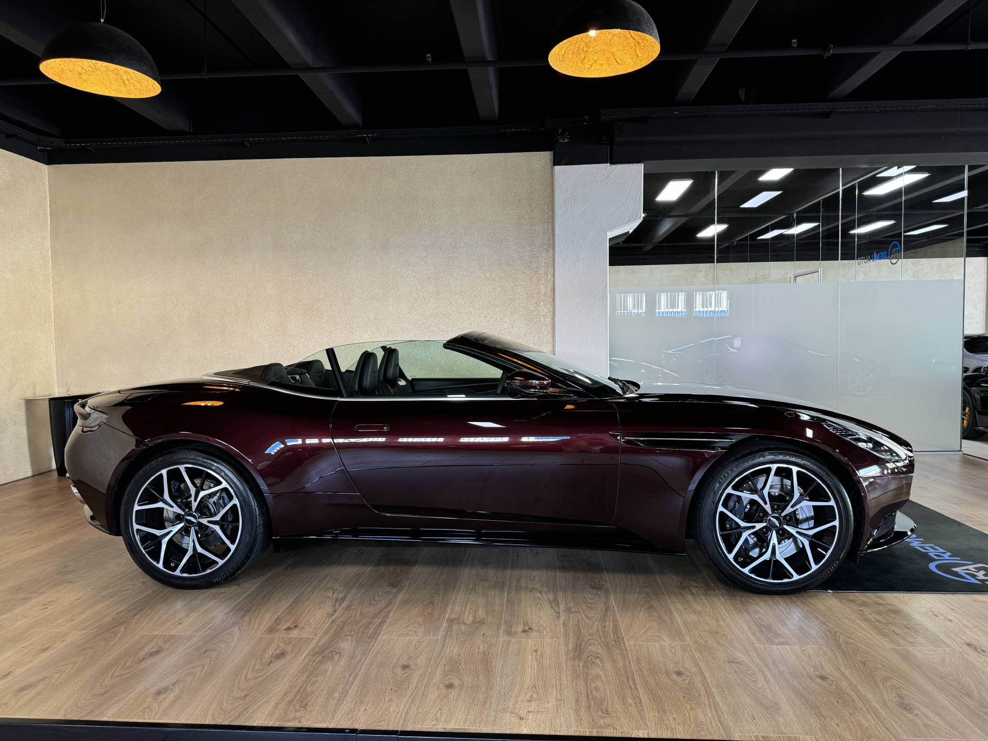 ASTON MARTIN DB11 V8 Volante Touchtronic 3-showroom-element-3