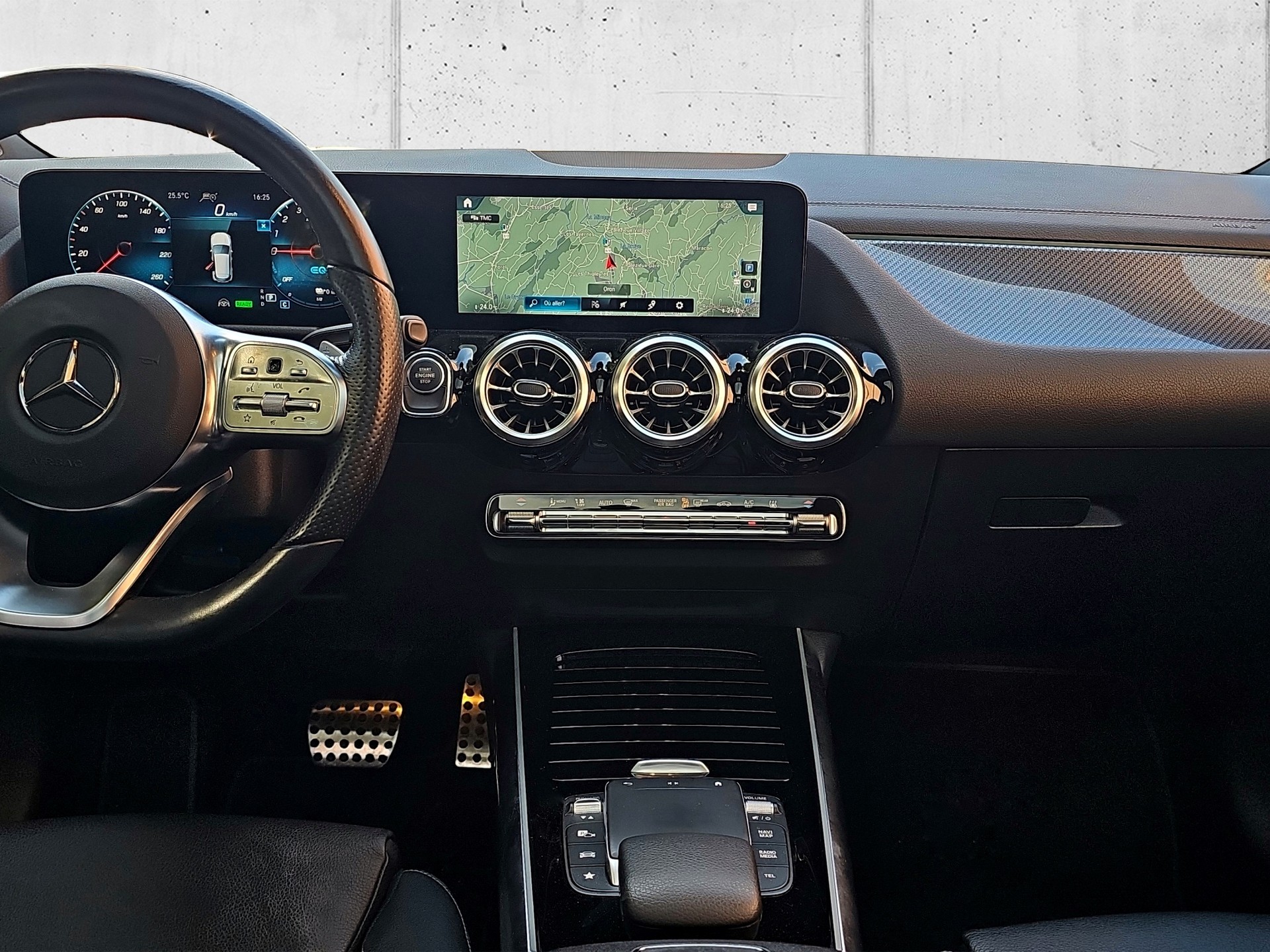 MERCEDES-BENZ GLA 250e AMG Line 8G-DCT-image-19