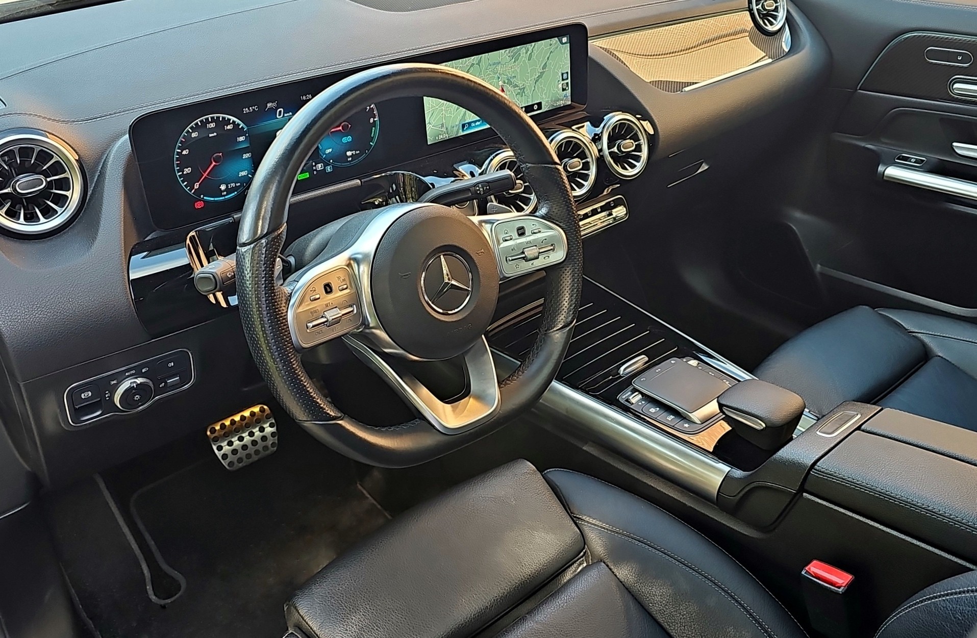 MERCEDES-BENZ GLA 250e AMG Line 8G-DCT-image-11