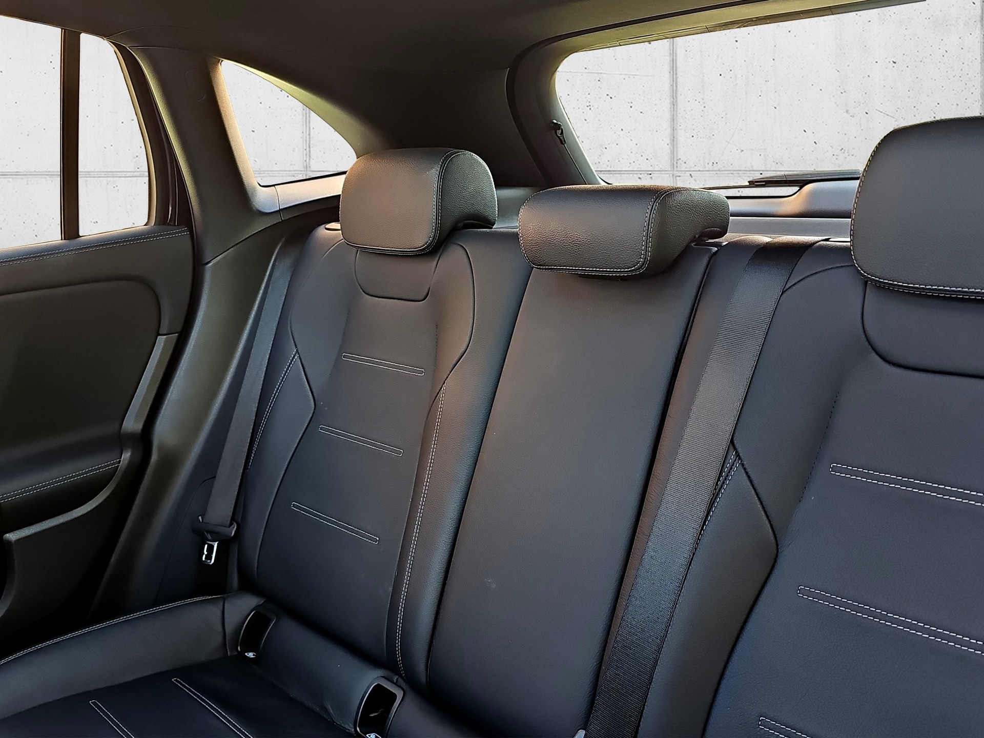MERCEDES-BENZ GLA 250e AMG Line 8G-DCT-image-27