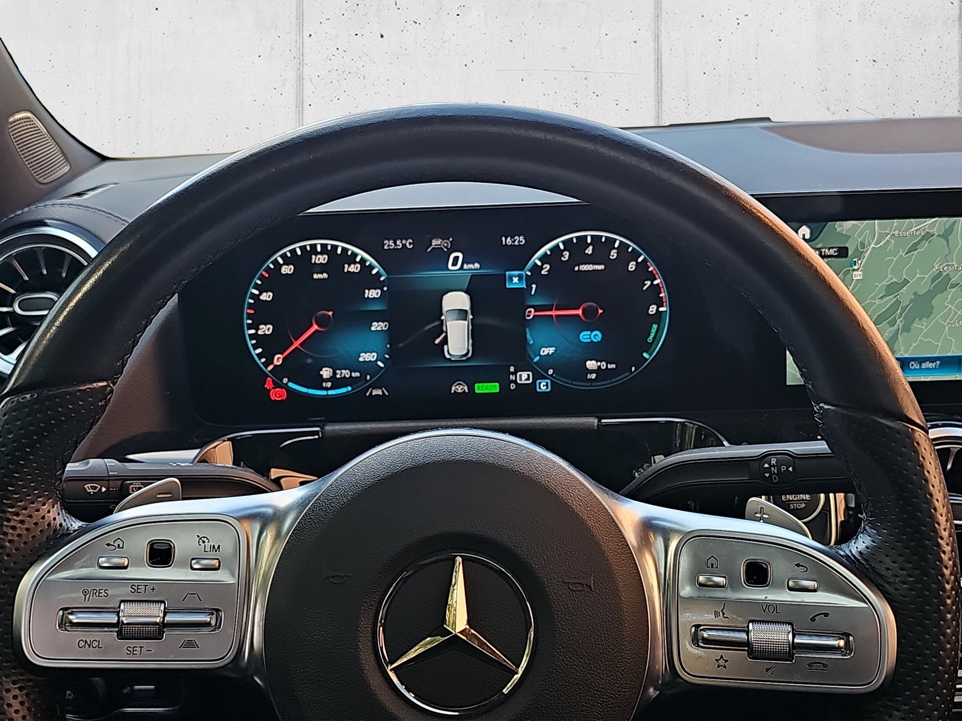 MERCEDES-BENZ GLA 250e AMG Line 8G-DCT-image-15