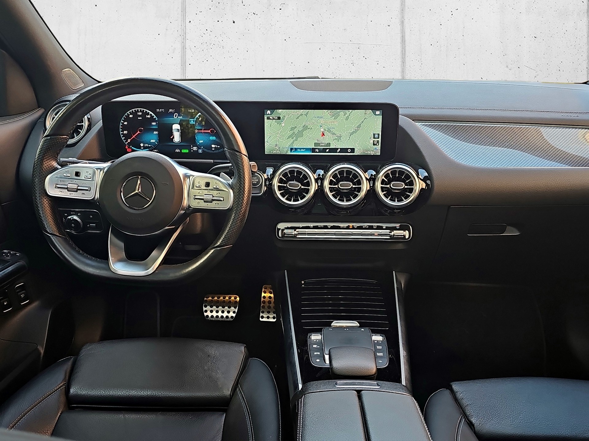 MERCEDES-BENZ GLA 250e AMG Line 8G-DCT-image-13
