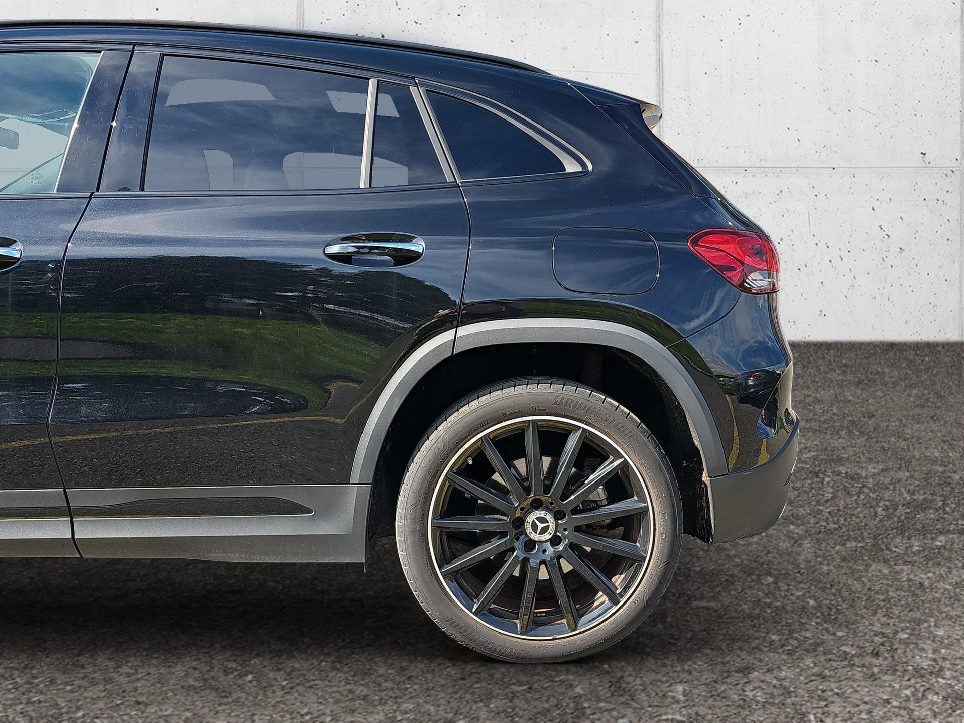 MERCEDES-BENZ GLA 250e AMG Line 8G-DCT-image-5
