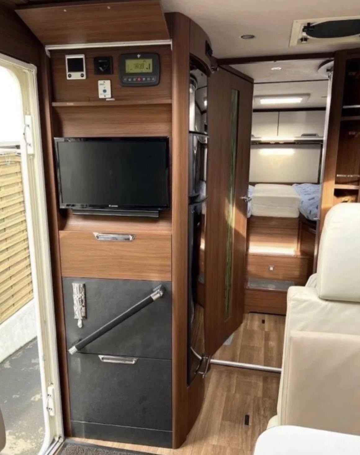 NIESMANN + BISCHOFF Flair Arto 76 LE Top Gepflegt und Autark-image-11