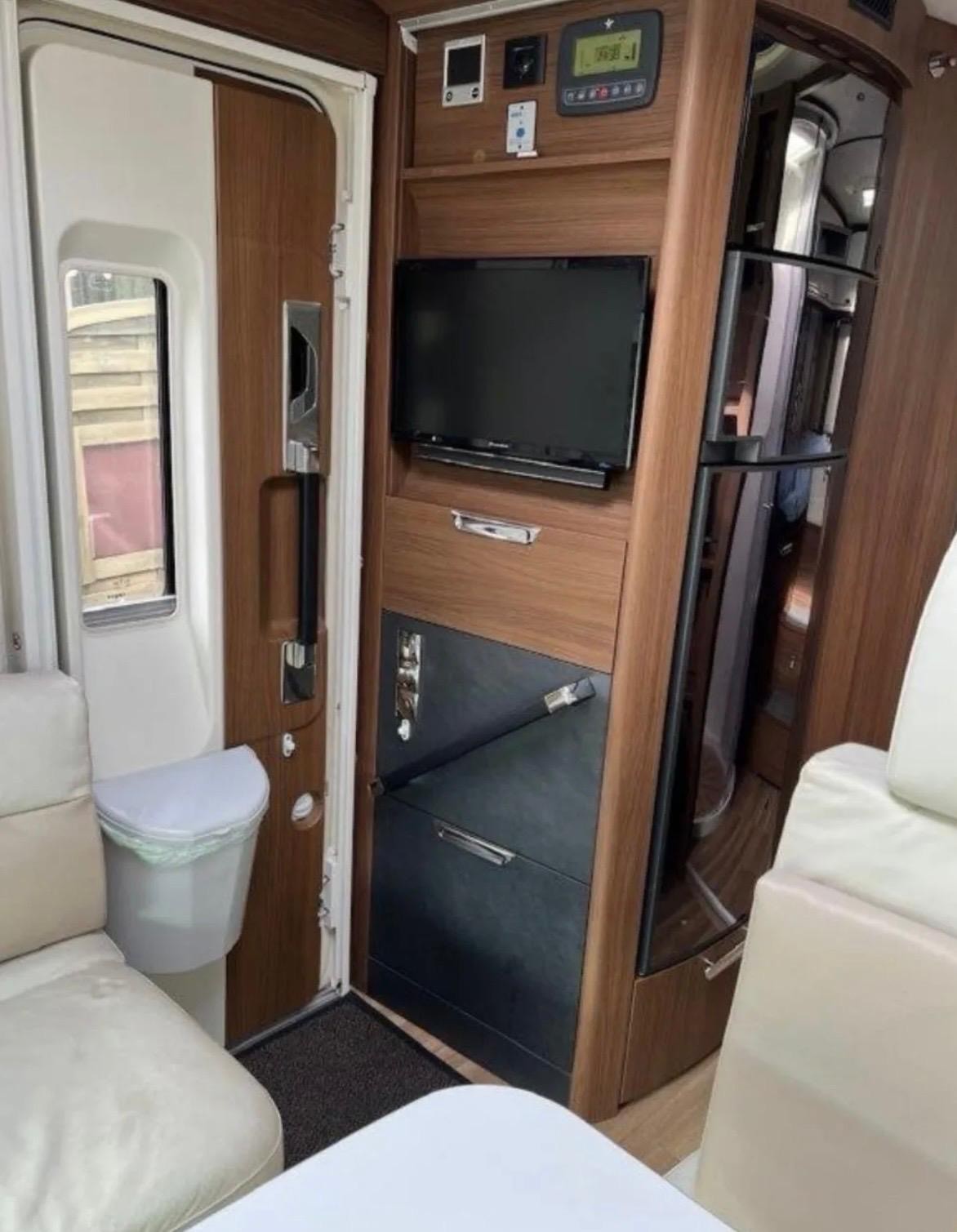 NIESMANN + BISCHOFF Flair Arto 76 LE Top Gepflegt und Autark-image-6