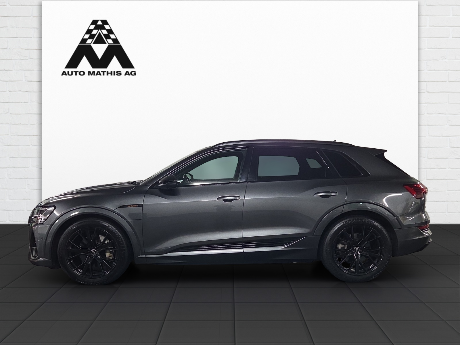 AUDI e-tron 55 S Line Black Edition quattro-showroom-element-2