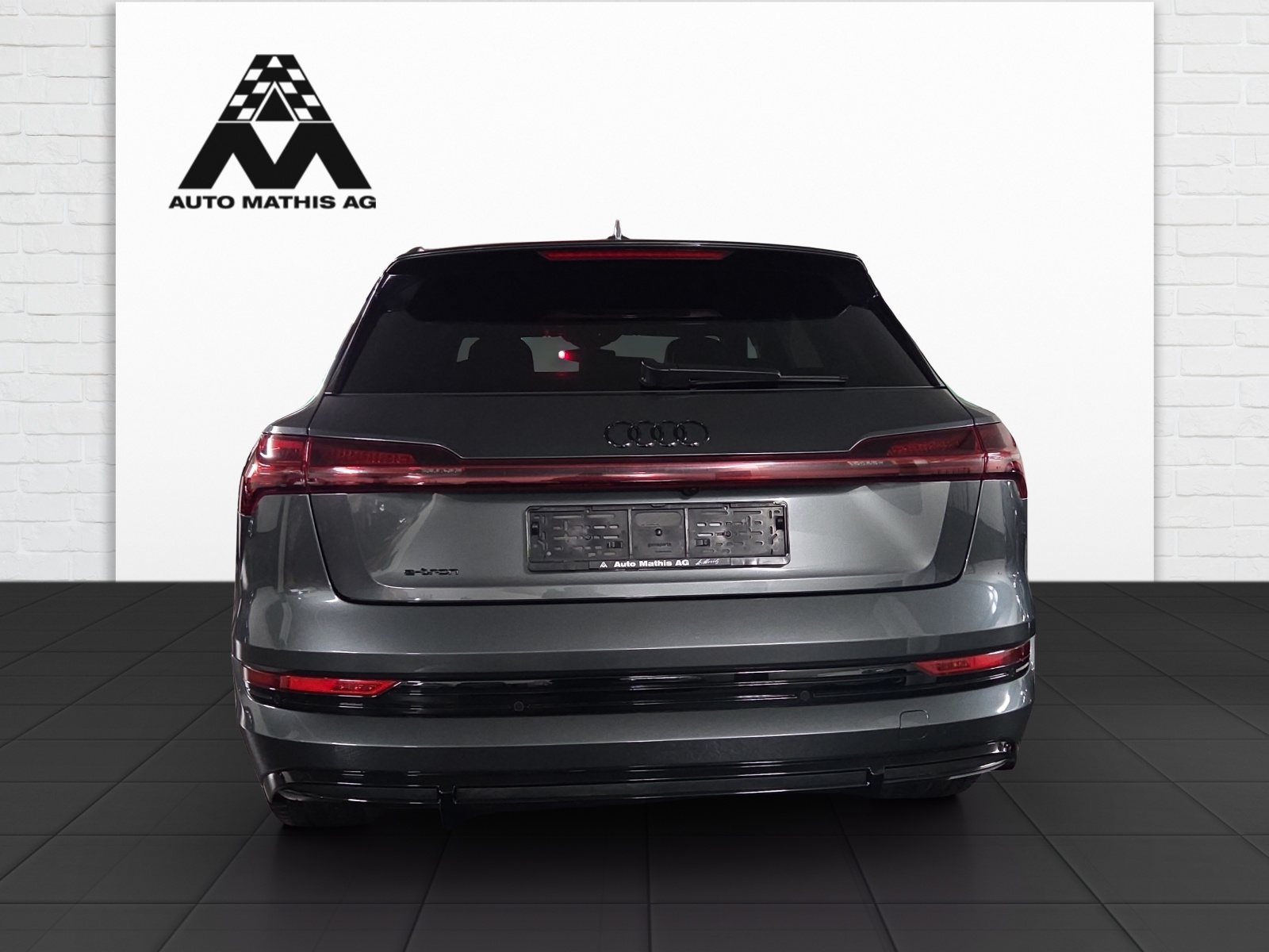 AUDI e-tron 55 S Line Black Edition quattro-image-9