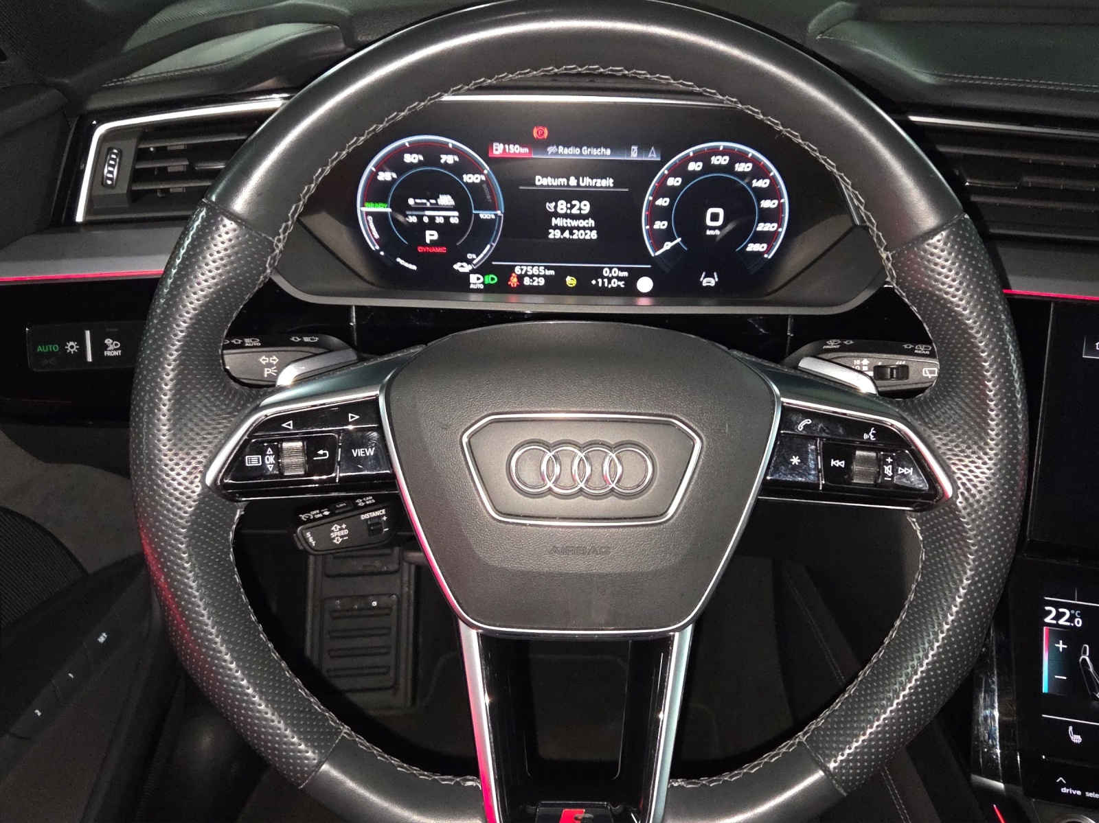 AUDI e-tron 55 S Line Black Edition quattro-image-5
