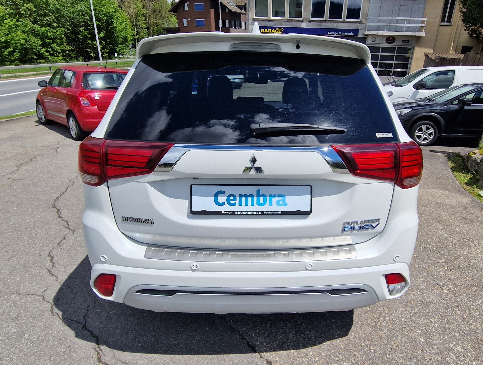 MITSUBISHI Outlander 2.4 PHEV Diamond S-Edition 4WD Automatic-image-4