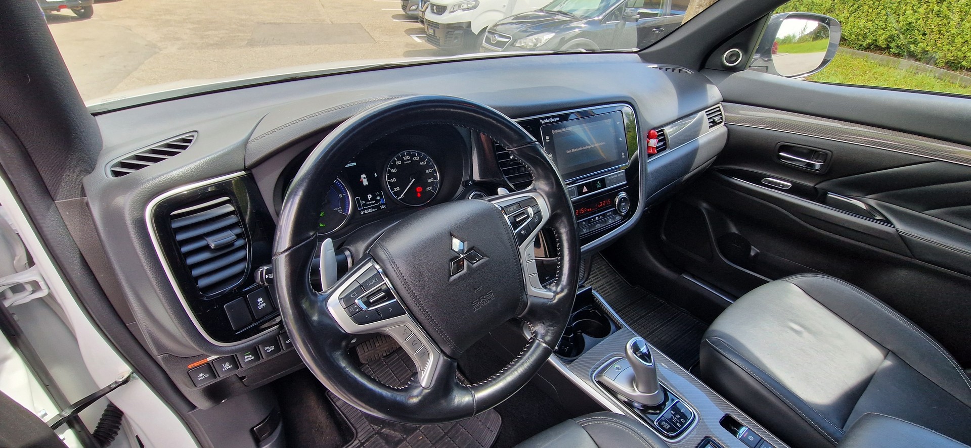 MITSUBISHI Outlander 2.4 PHEV Diamond S-Edition 4WD Automatic-image-9