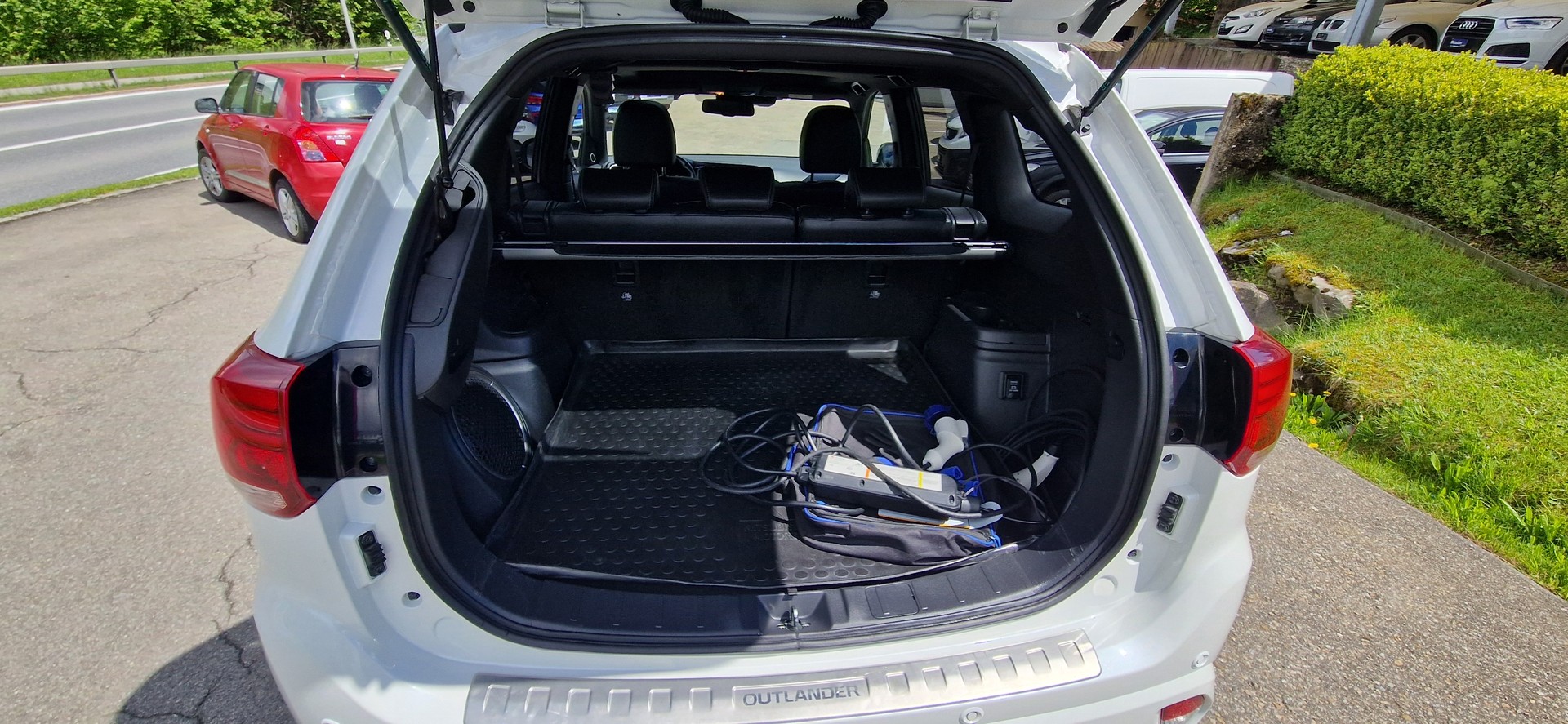 MITSUBISHI Outlander 2.4 PHEV Diamond S-Edition 4WD Automatic-image-6