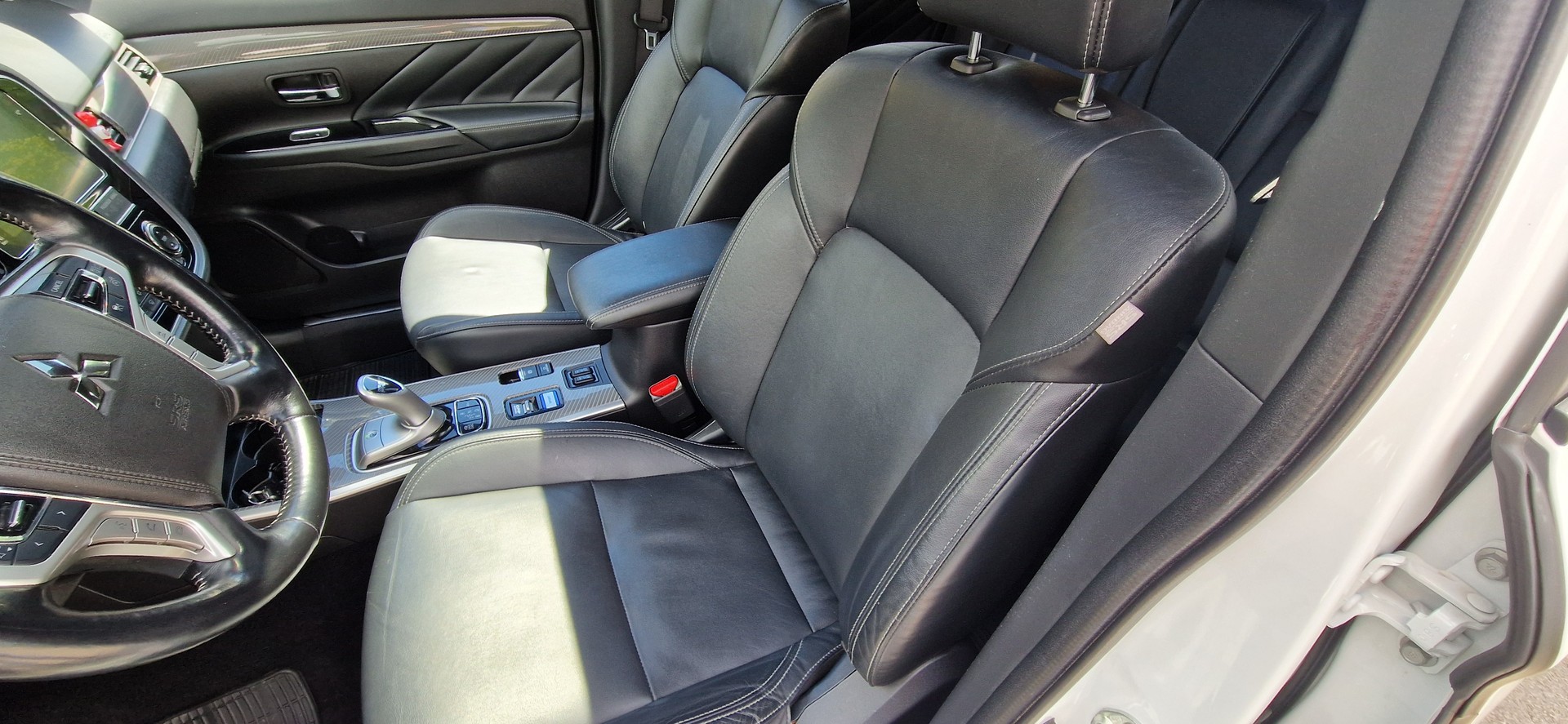 MITSUBISHI Outlander 2.4 PHEV Diamond S-Edition 4WD Automatic-image-10