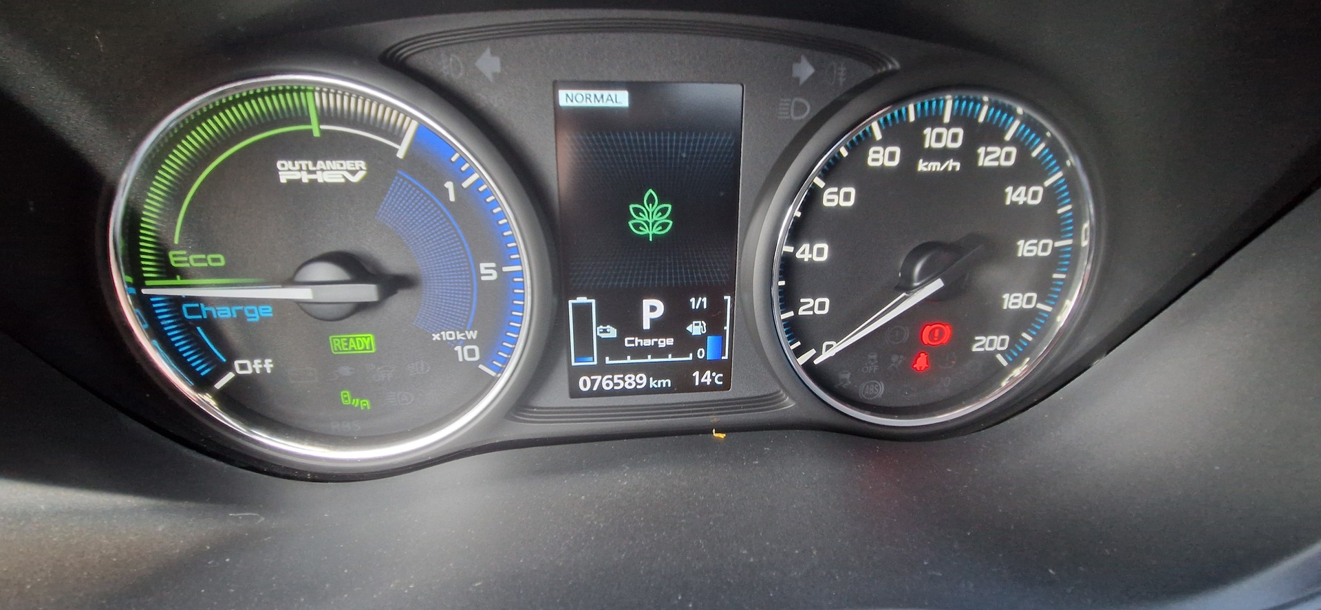 MITSUBISHI Outlander 2.4 PHEV Diamond S-Edition 4WD Automatic-image-14