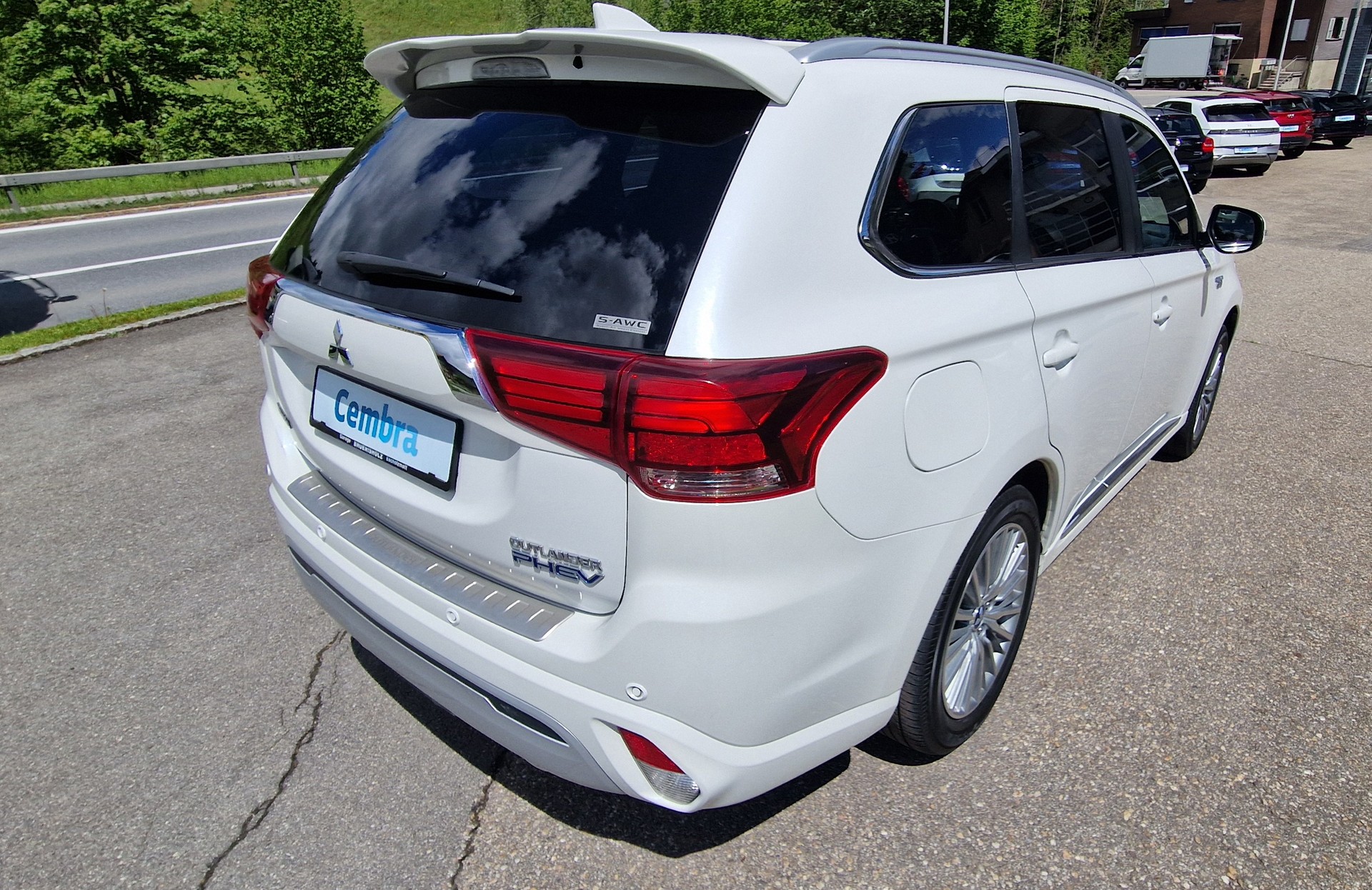 MITSUBISHI Outlander 2.4 PHEV Diamond S-Edition 4WD Automatic-image-5