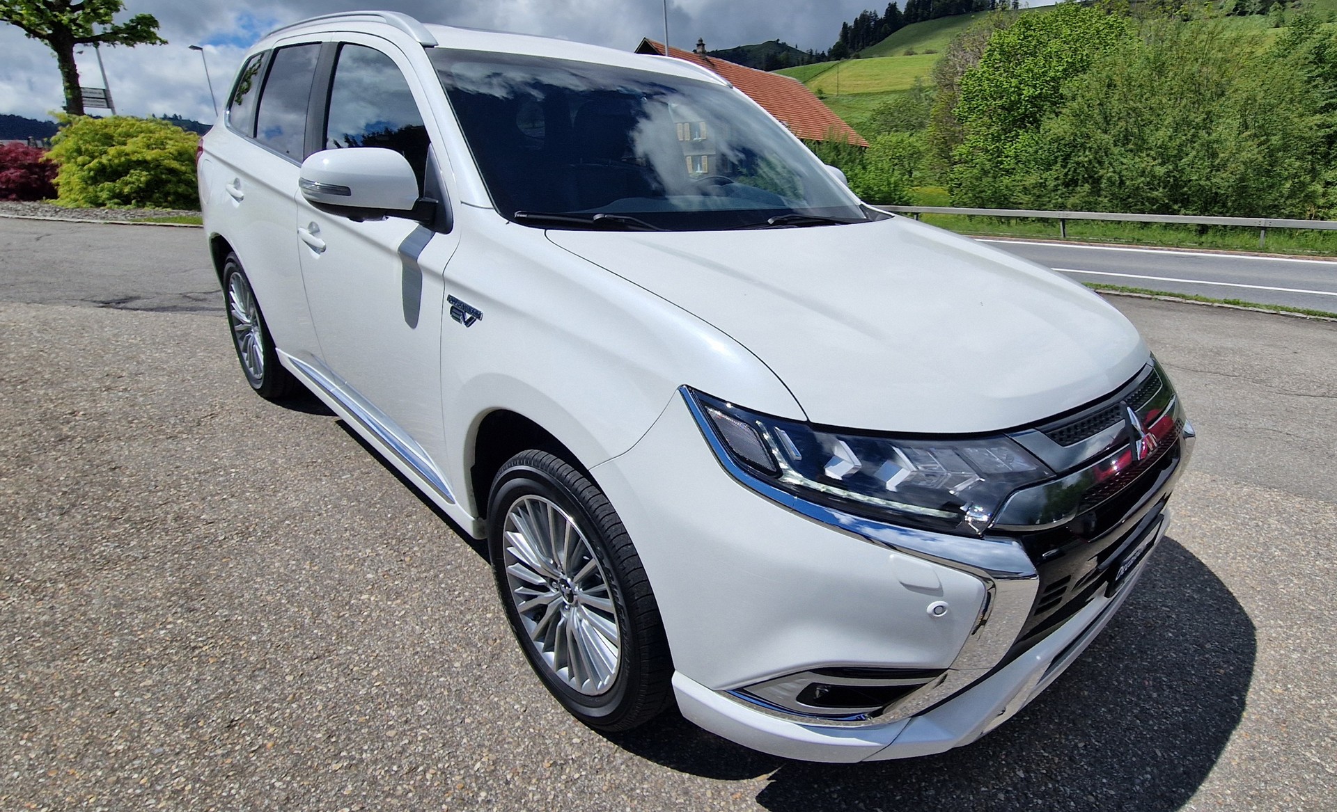MITSUBISHI Outlander 2.4 PHEV Diamond S-Edition 4WD Automatic-showroom-element-2