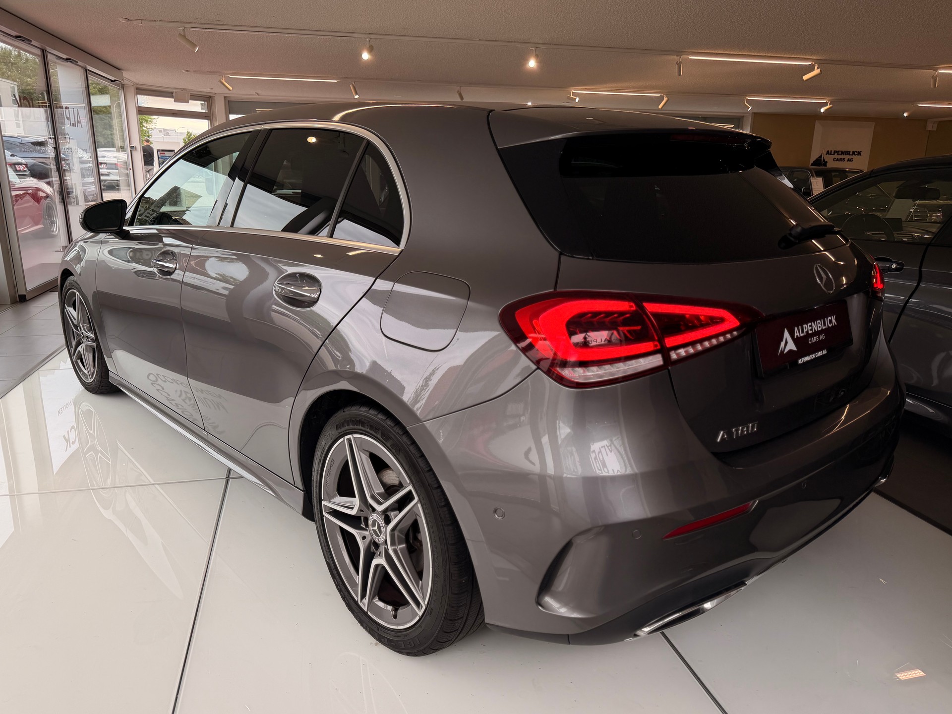 MERCEDES-BENZ A 180 Style 7G-DCT-image-7