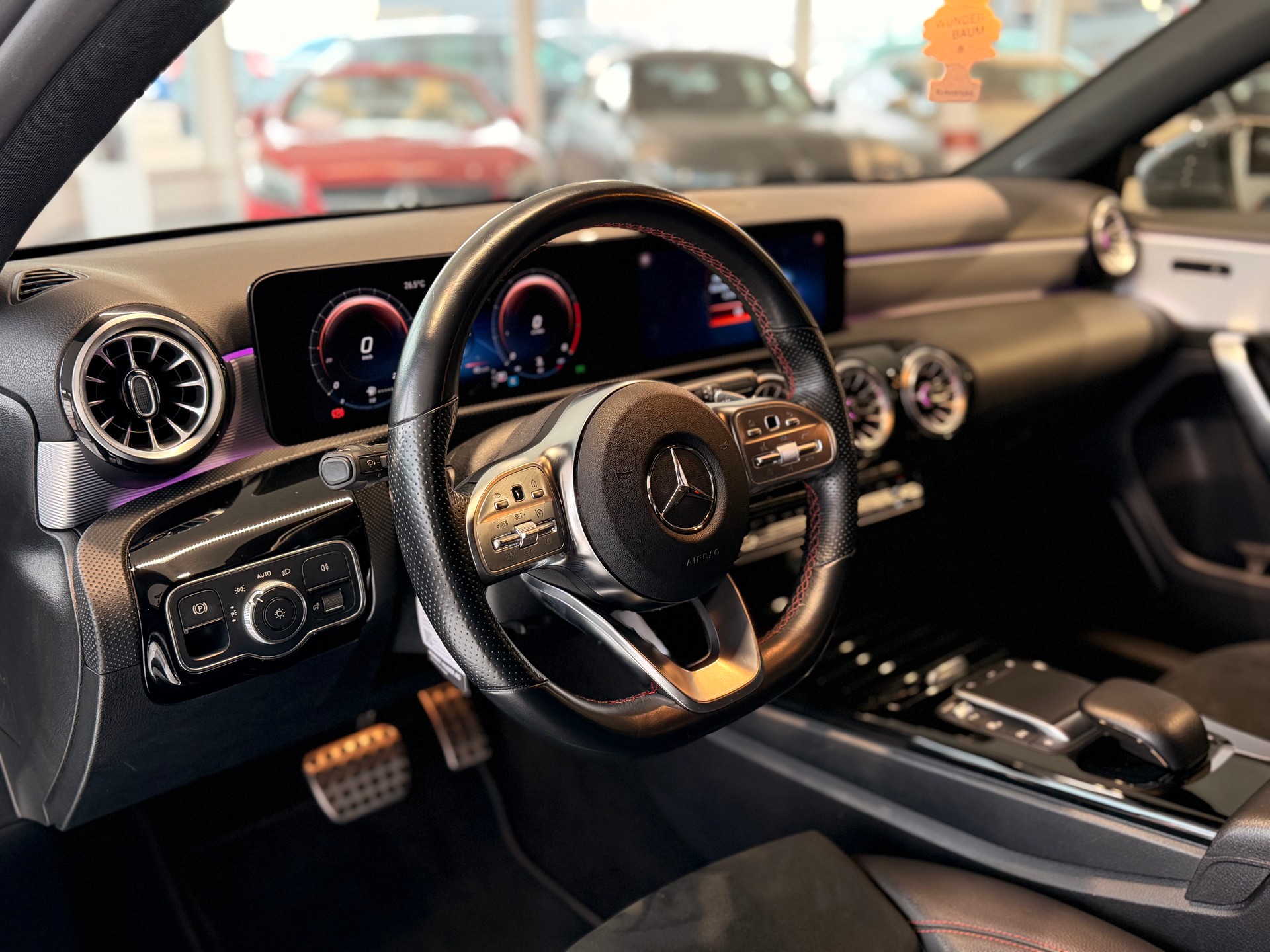 MERCEDES-BENZ A 180 Style 7G-DCT-image-11