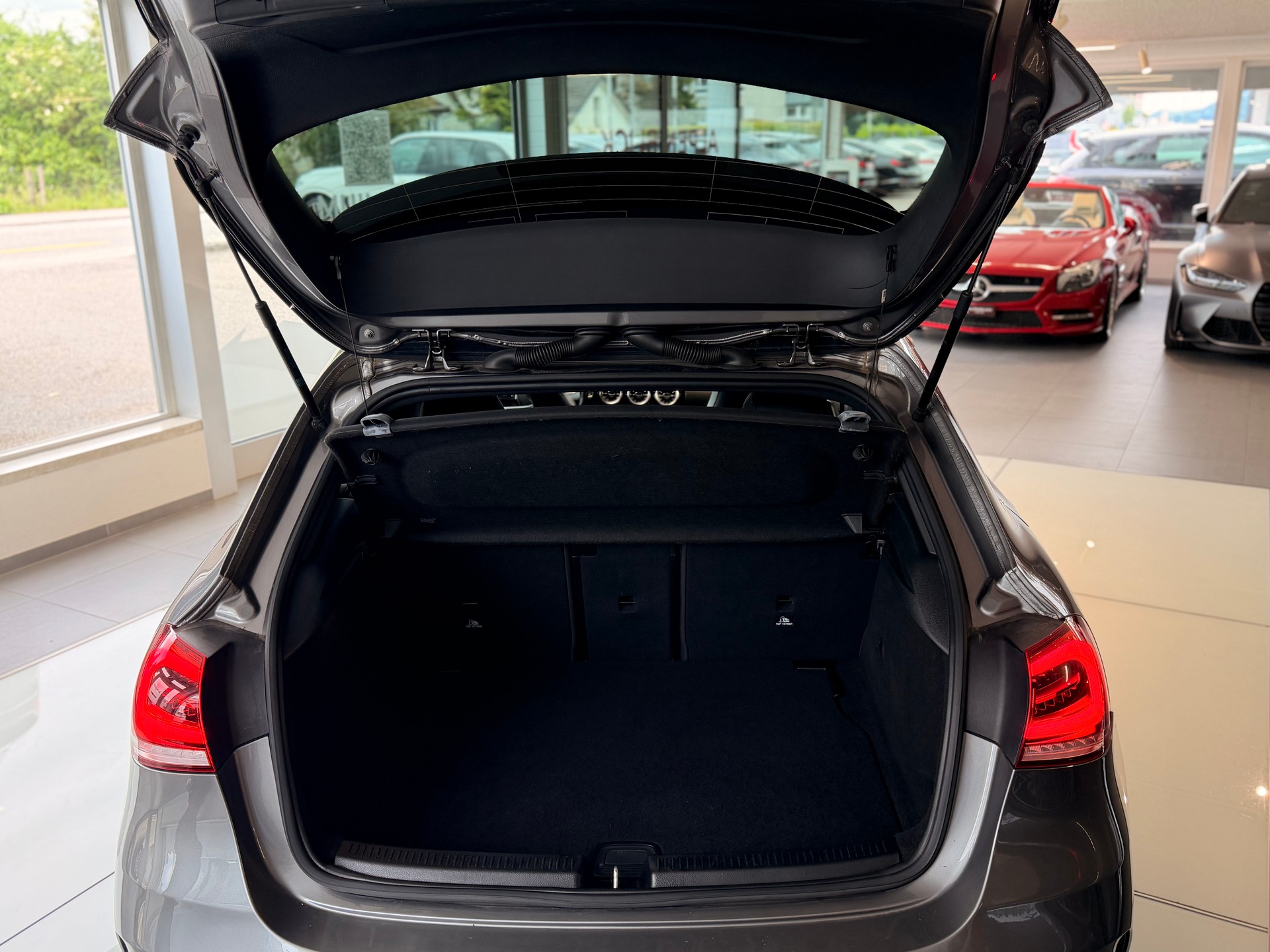 MERCEDES-BENZ A 180 Style 7G-DCT-image-14
