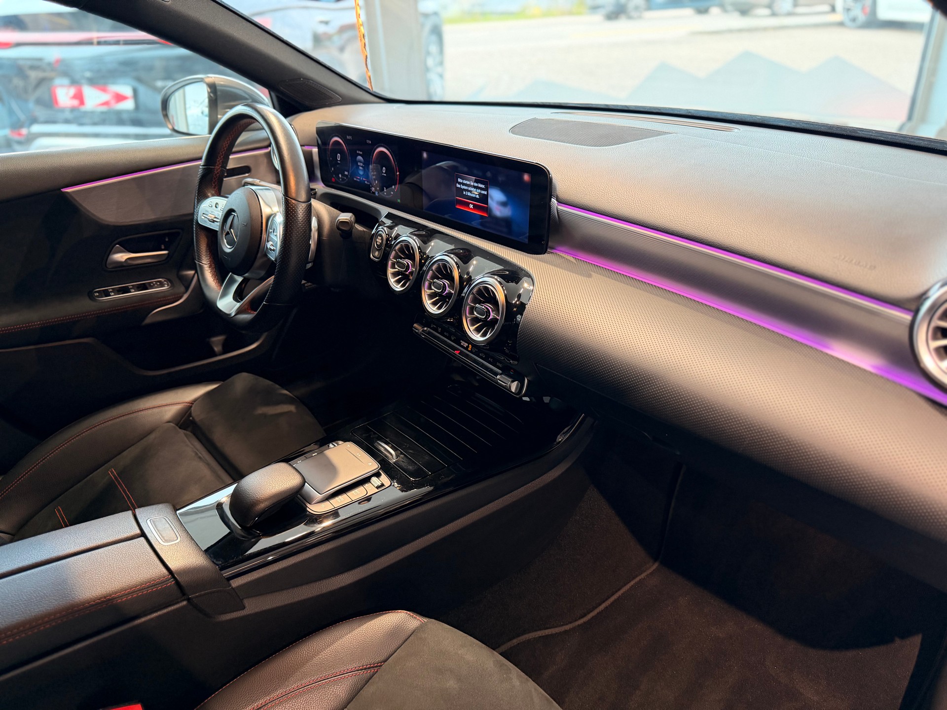 MERCEDES-BENZ A 180 Style 7G-DCT-image-18