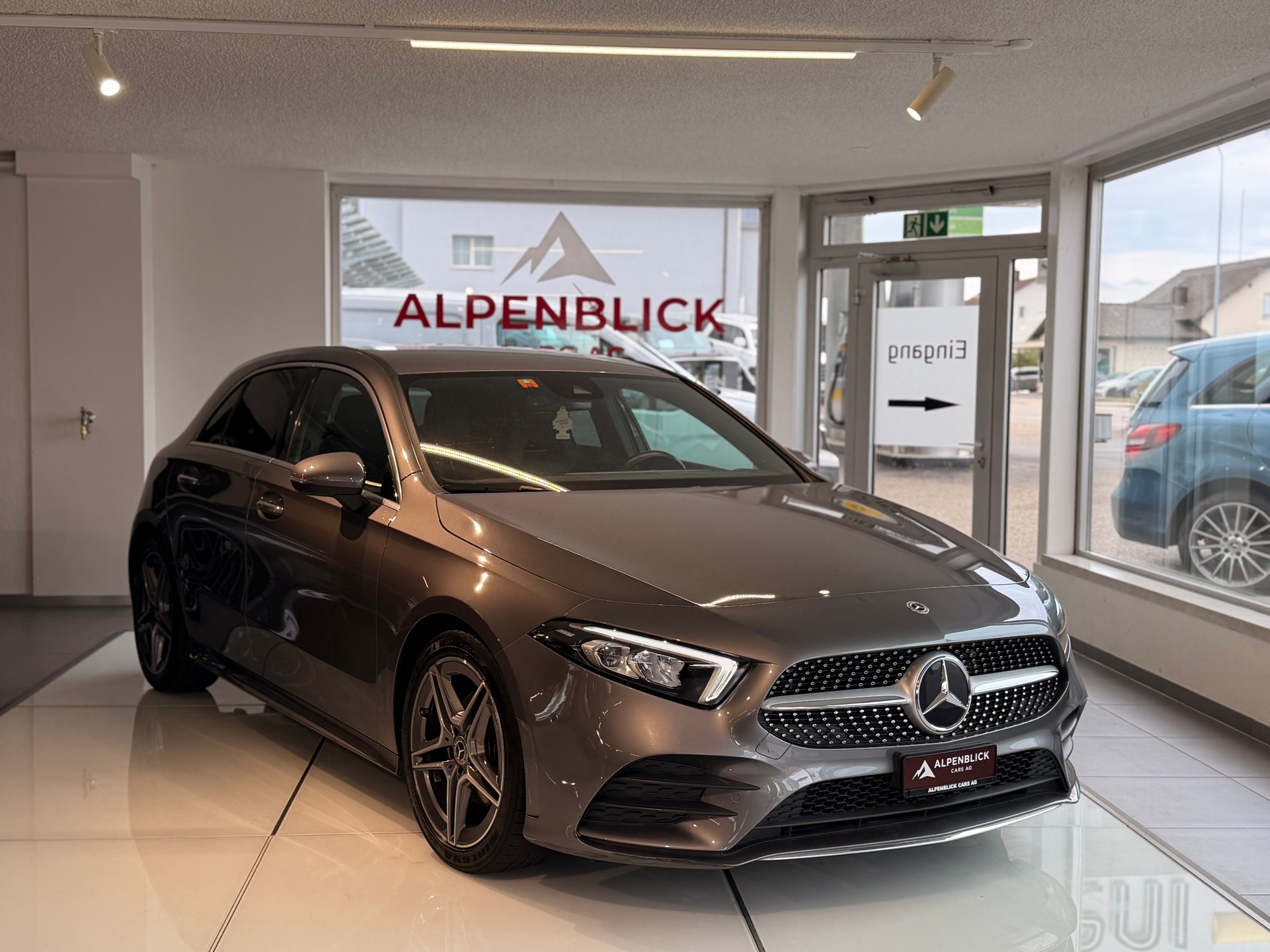 MERCEDES-BENZ A 180 Style 7G-DCT-showroom-element-2
