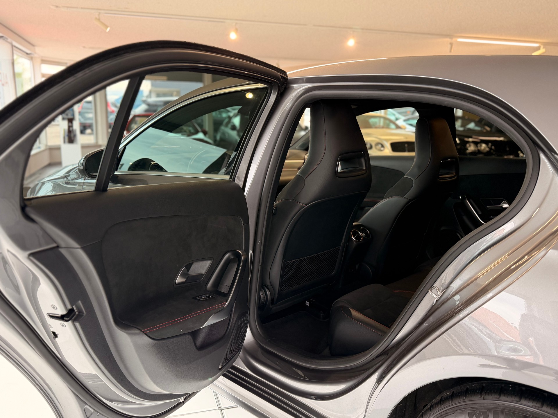 MERCEDES-BENZ A 180 Style 7G-DCT-image-12