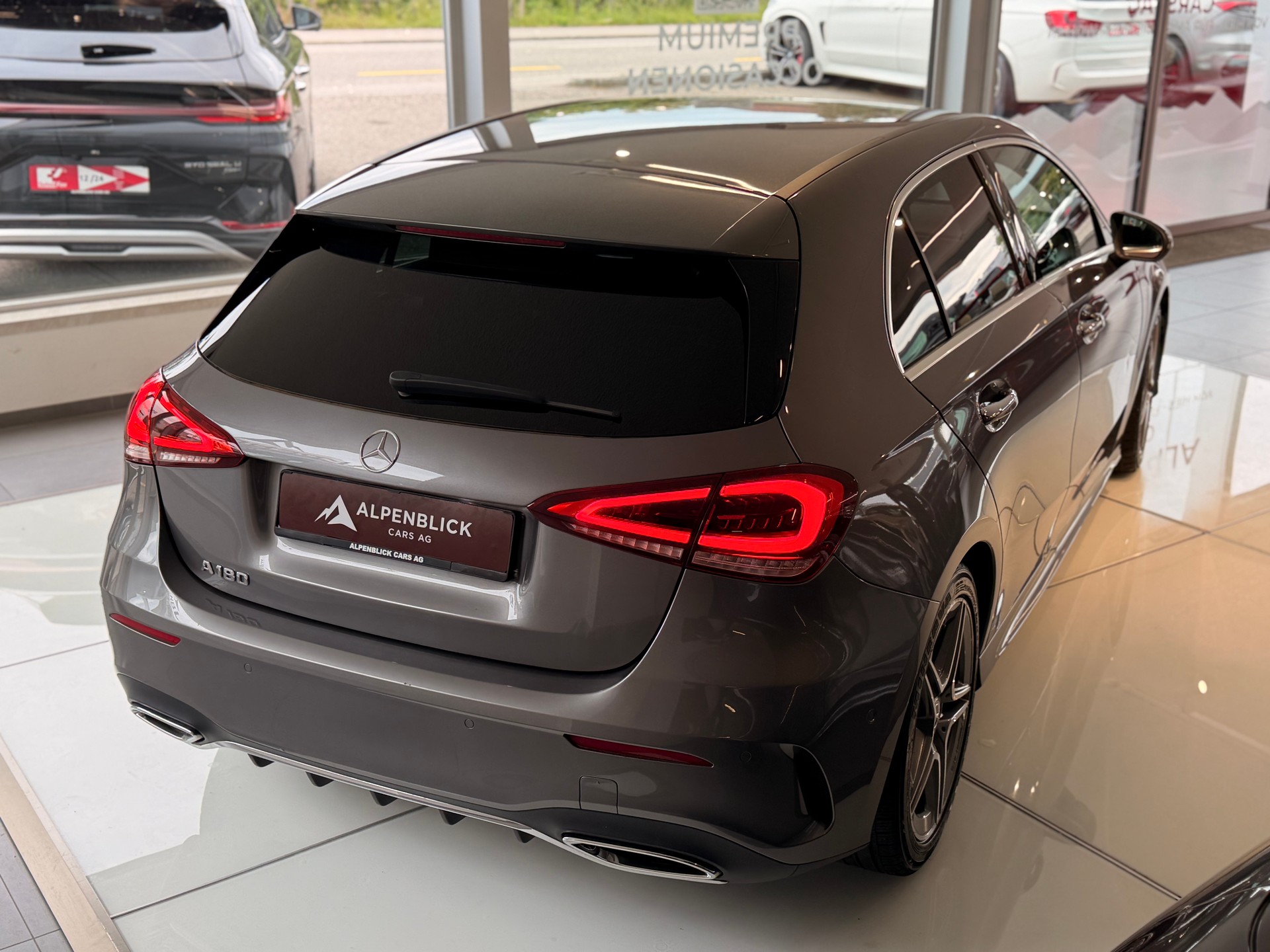 MERCEDES-BENZ A 180 Style 7G-DCT-image-4