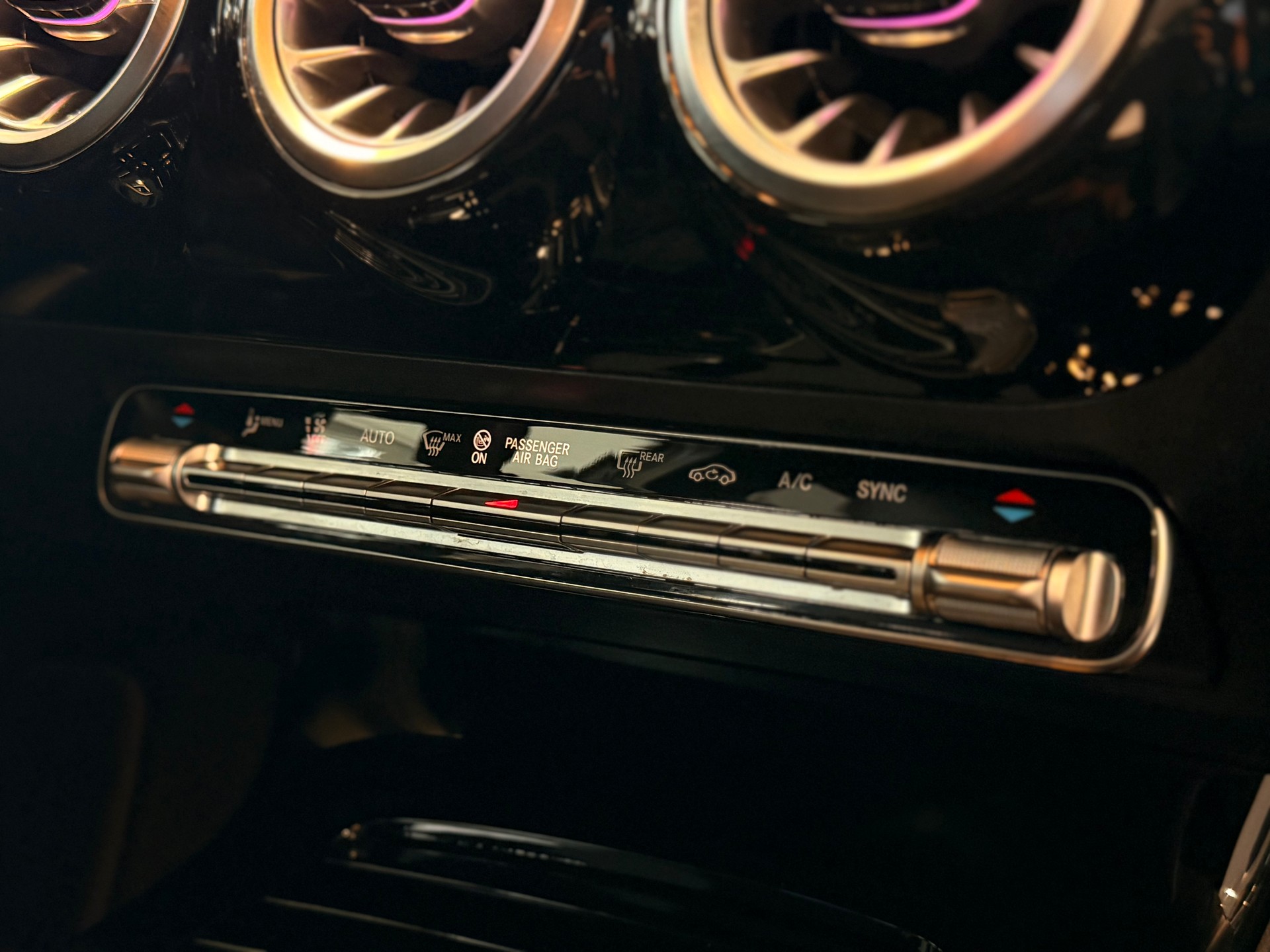 MERCEDES-BENZ A 180 Style 7G-DCT-image-22