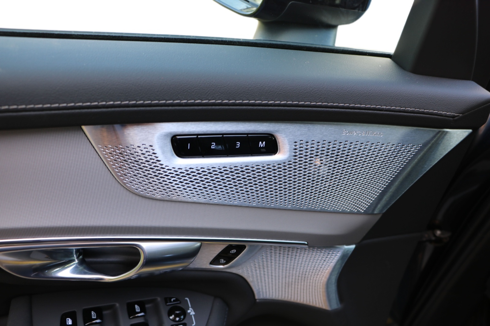 VOLVO XC90 T8 AWD PluginHybrid Dark Edition Geartronic-image-19