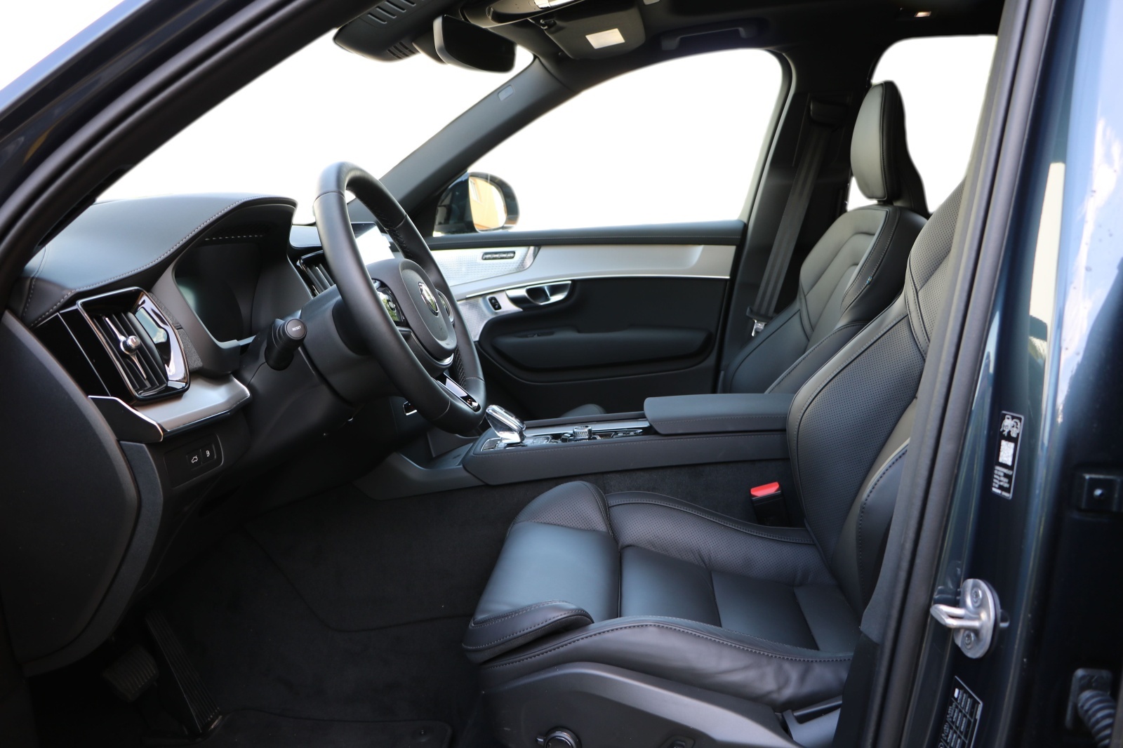 VOLVO XC90 T8 AWD PluginHybrid Dark Edition Geartronic-image-6