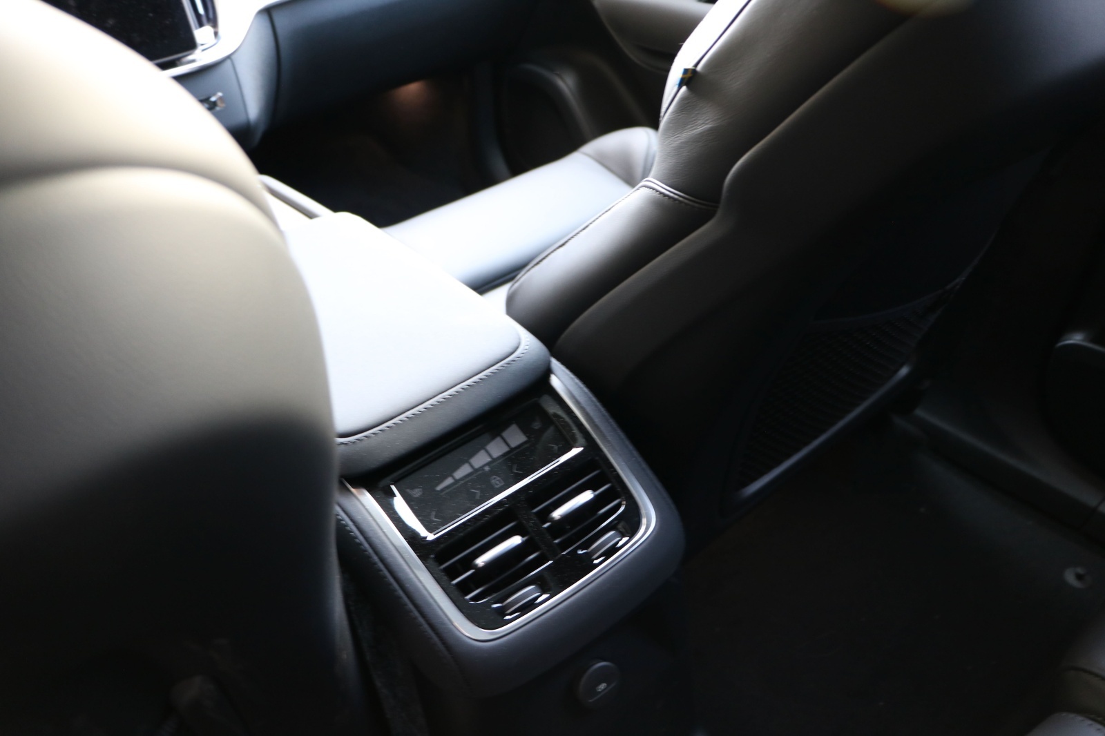 VOLVO XC90 T8 AWD PluginHybrid Dark Edition Geartronic-image-12