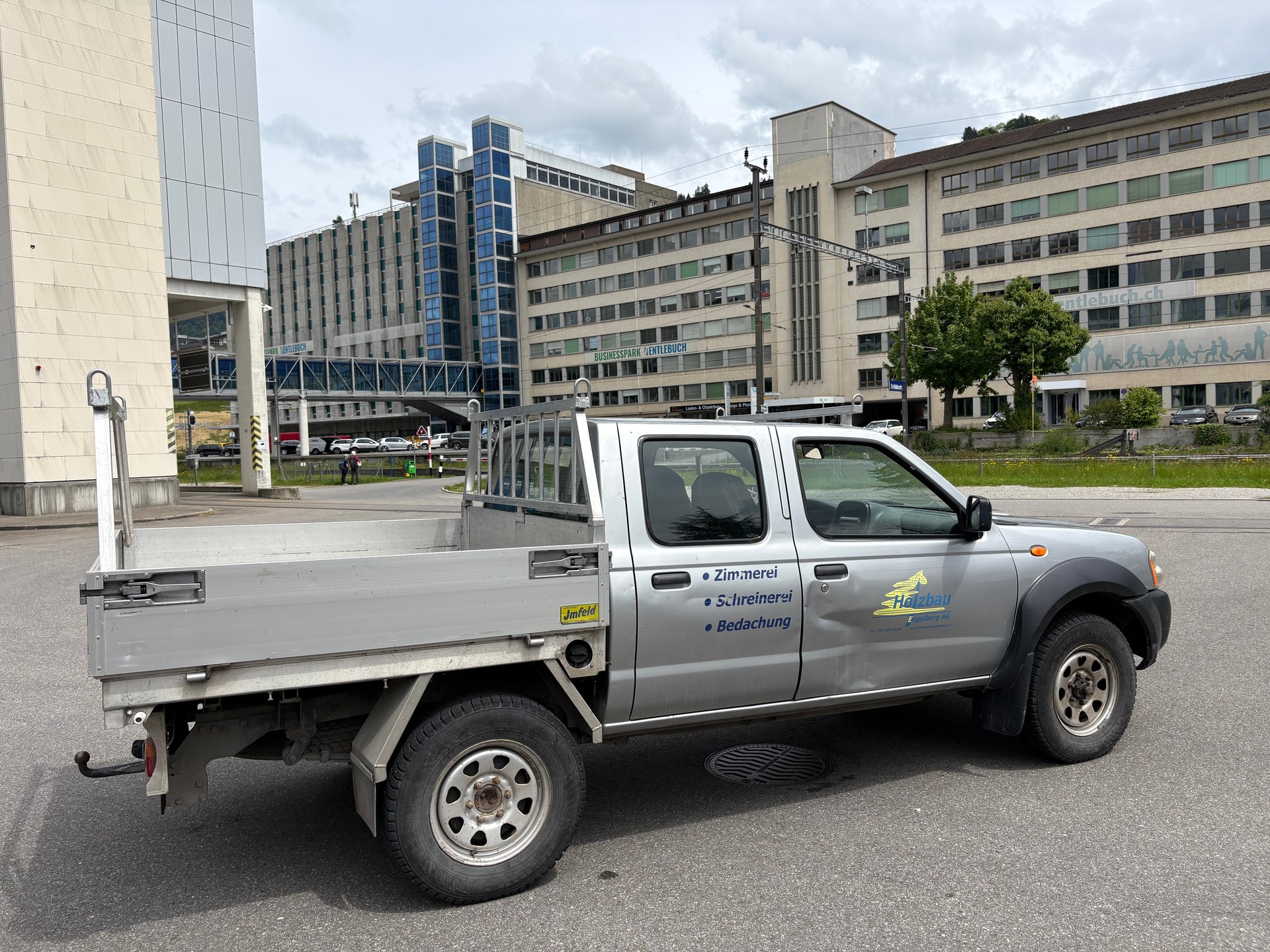 NISSAN NP300 4x4 King Cab-image-3